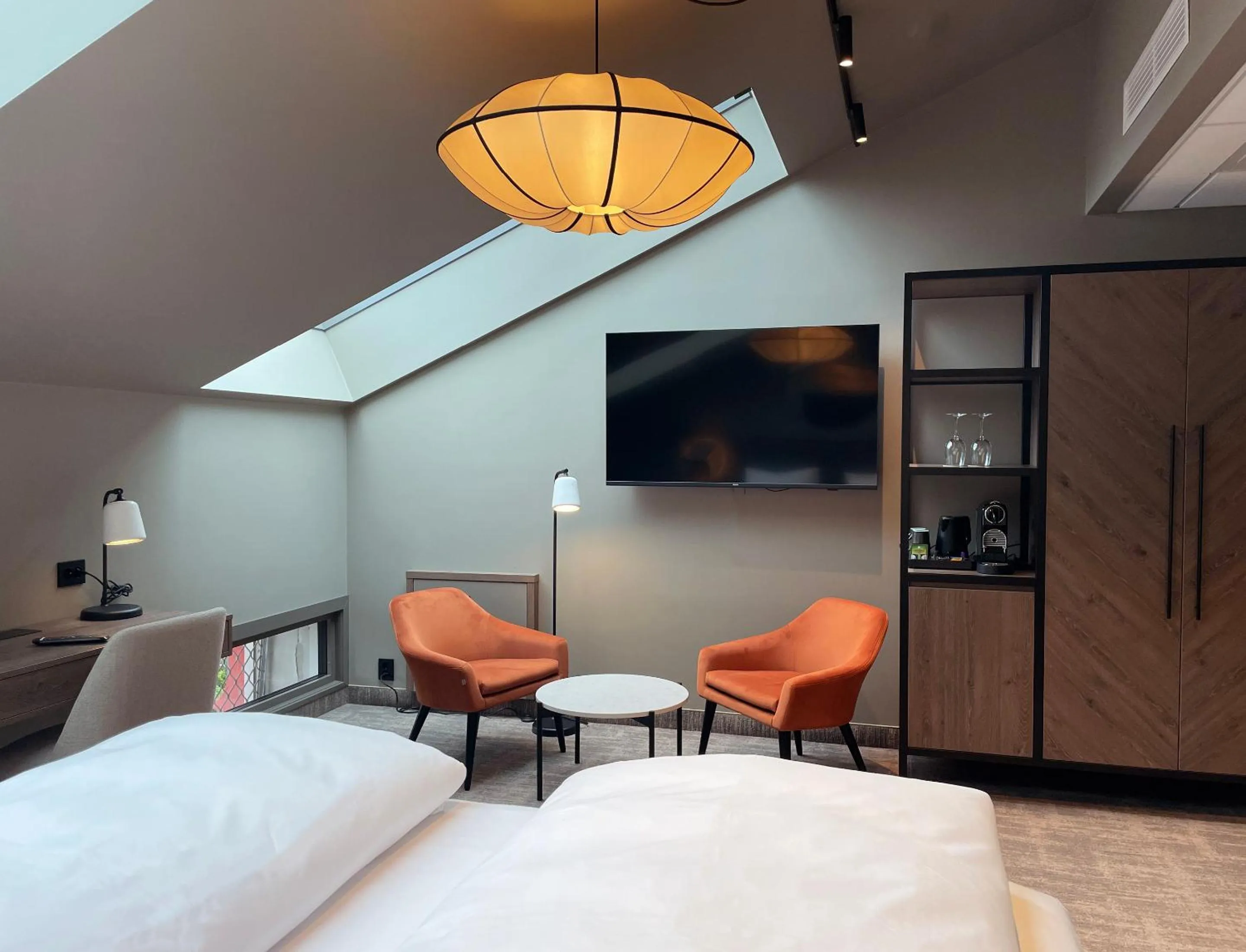 Bedroom, Bed in Karl Johan Hotel