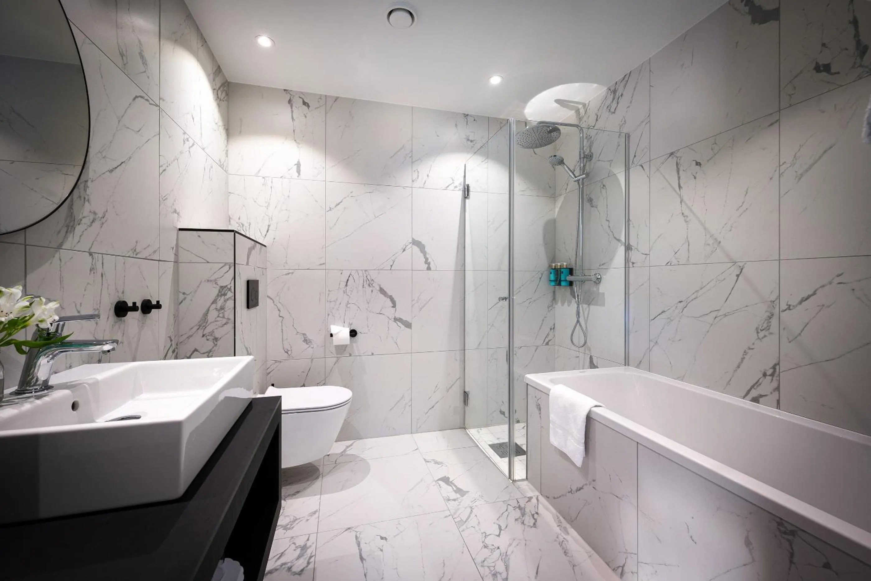 Shower in Karl Johan Hotel