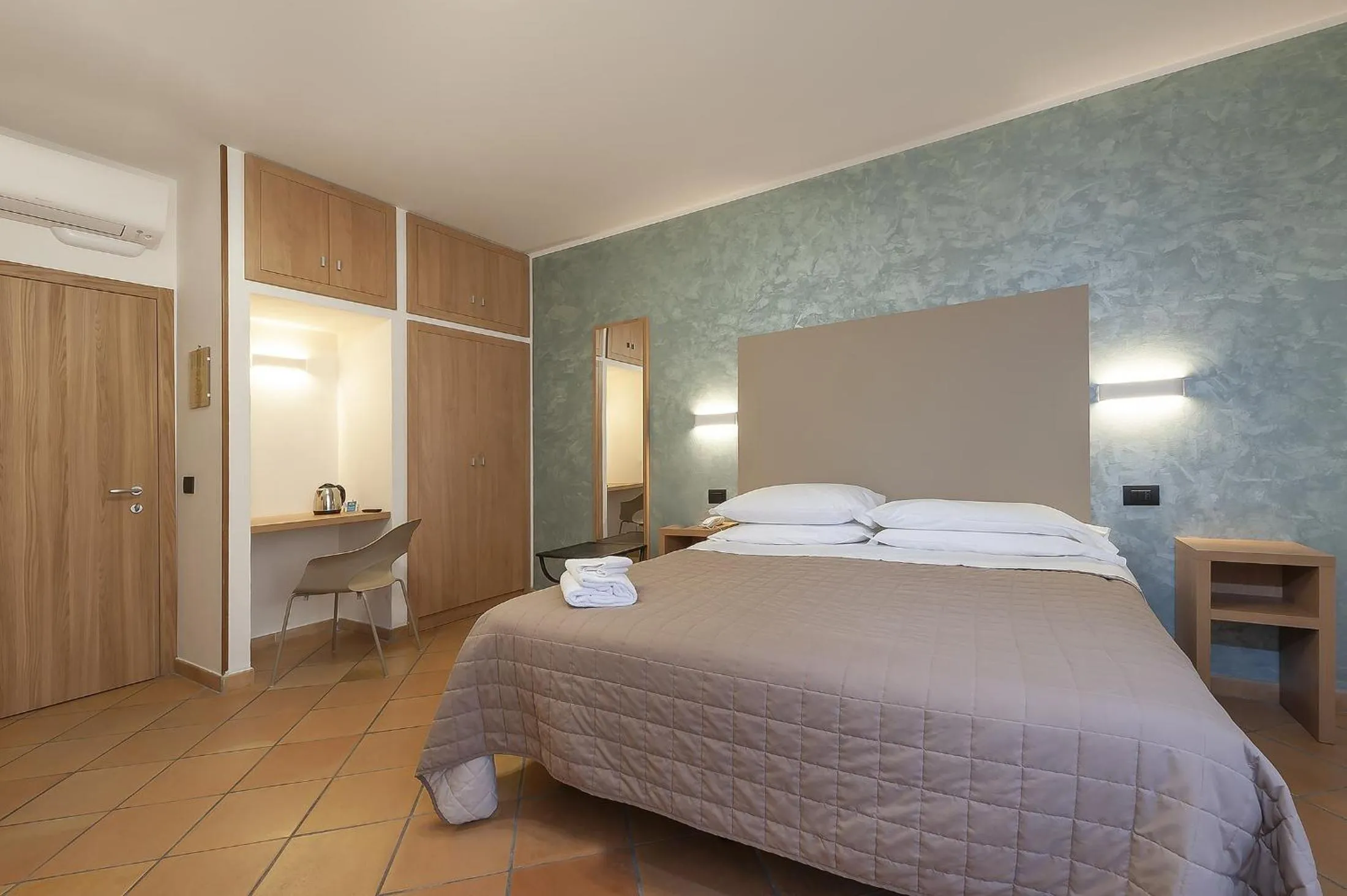 Bedroom, Bed in Hotel Sole