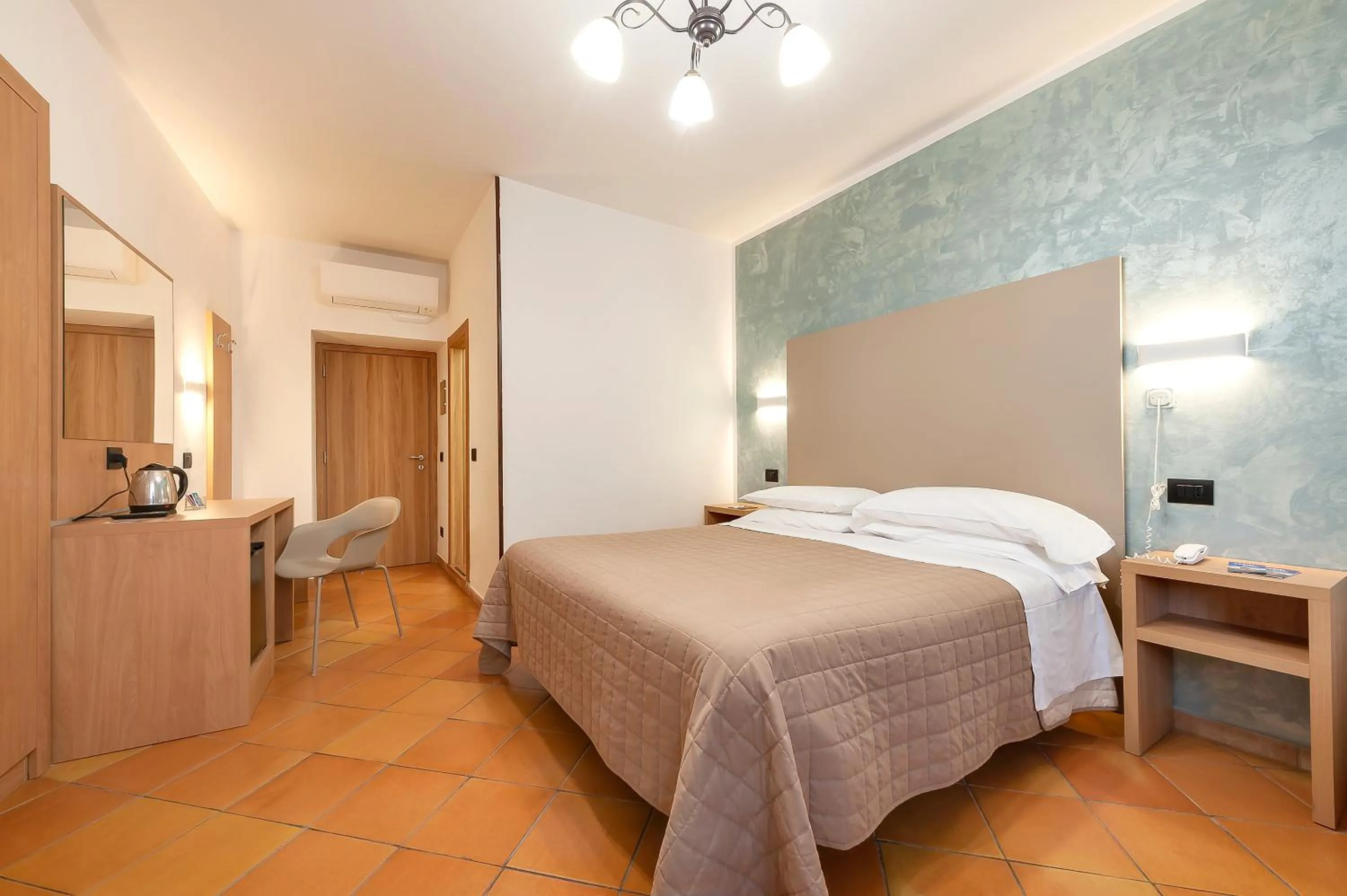 Bedroom, Bed in Hotel Sole