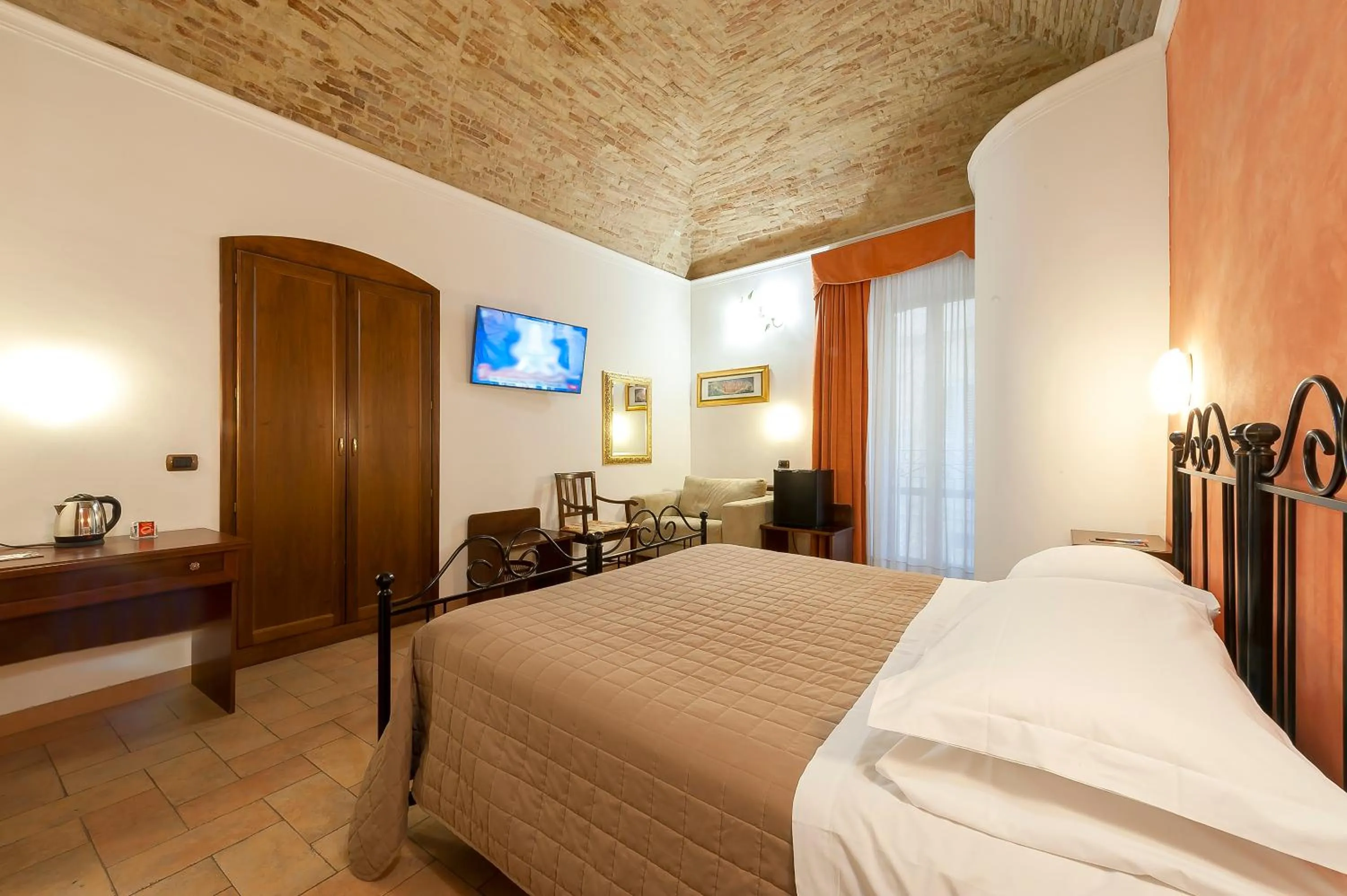 Bedroom, Bed in Hotel Sole