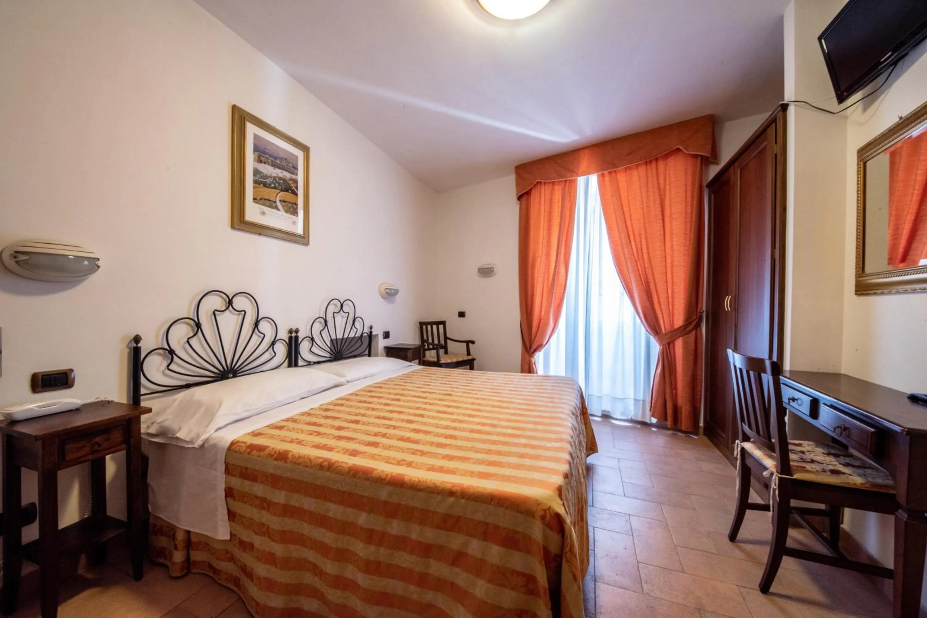 Bedroom, Bed in Hotel Sole