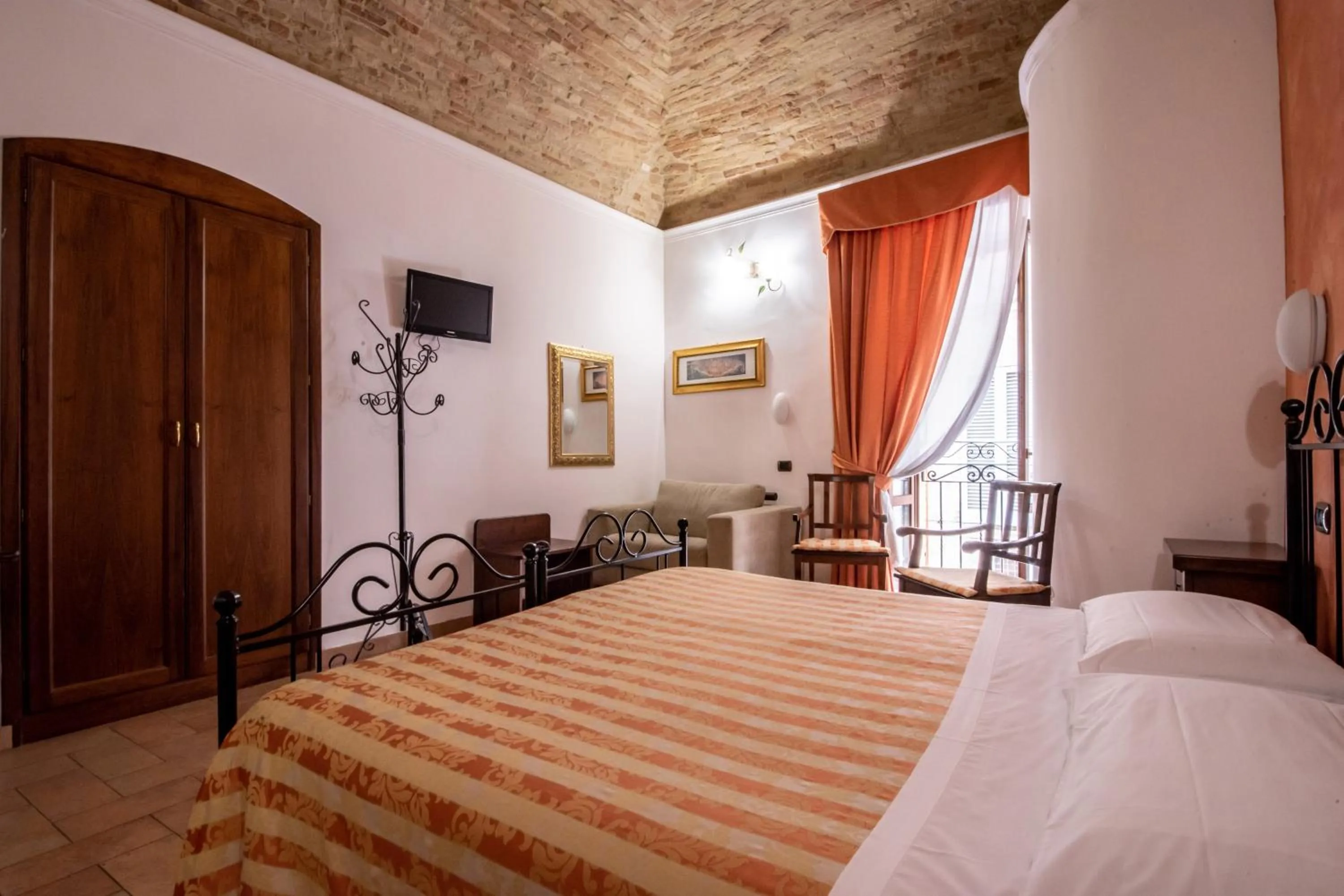 Bedroom, Bed in Hotel Sole