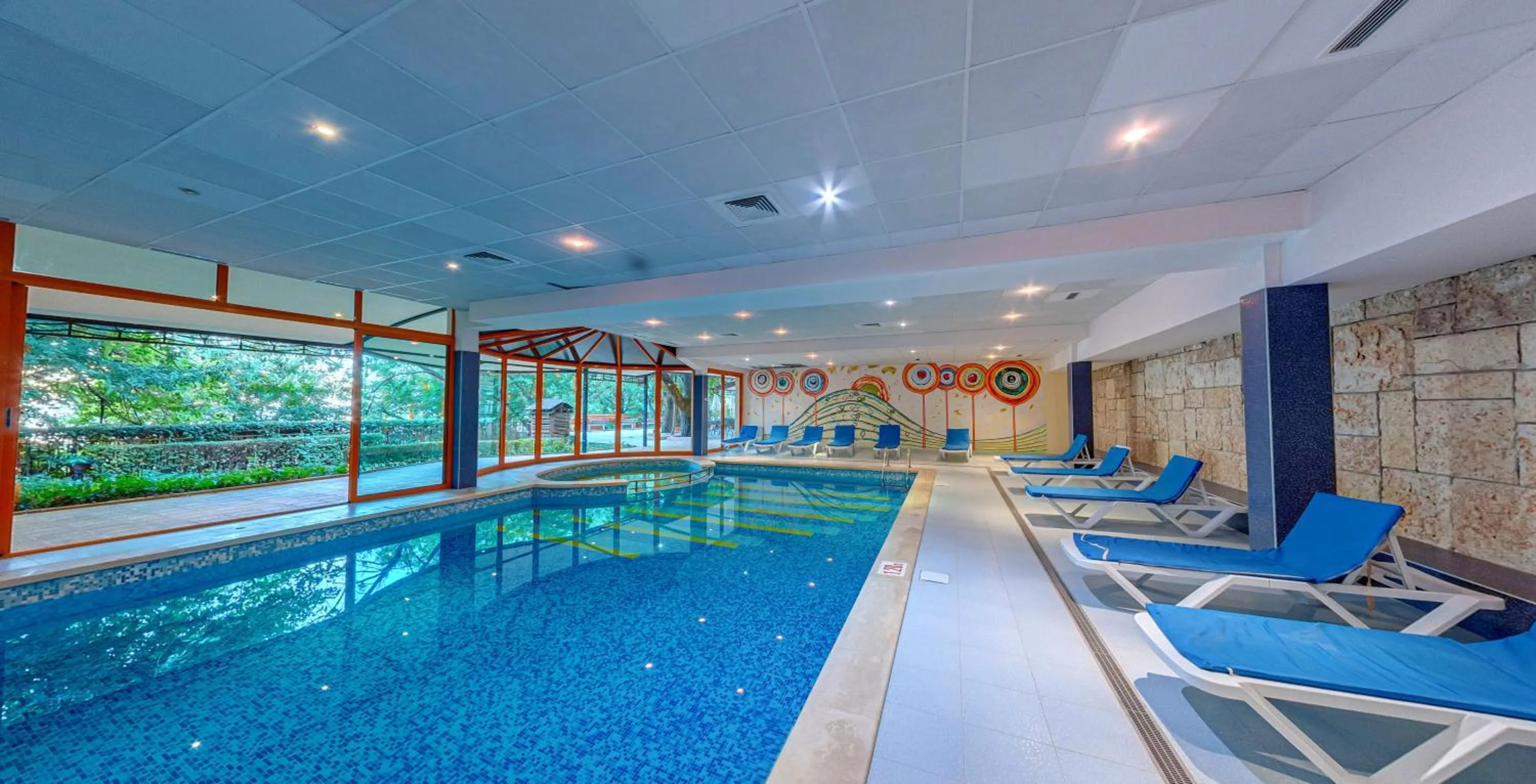 Swimming pool in Hotel Sunrise Golden Sands