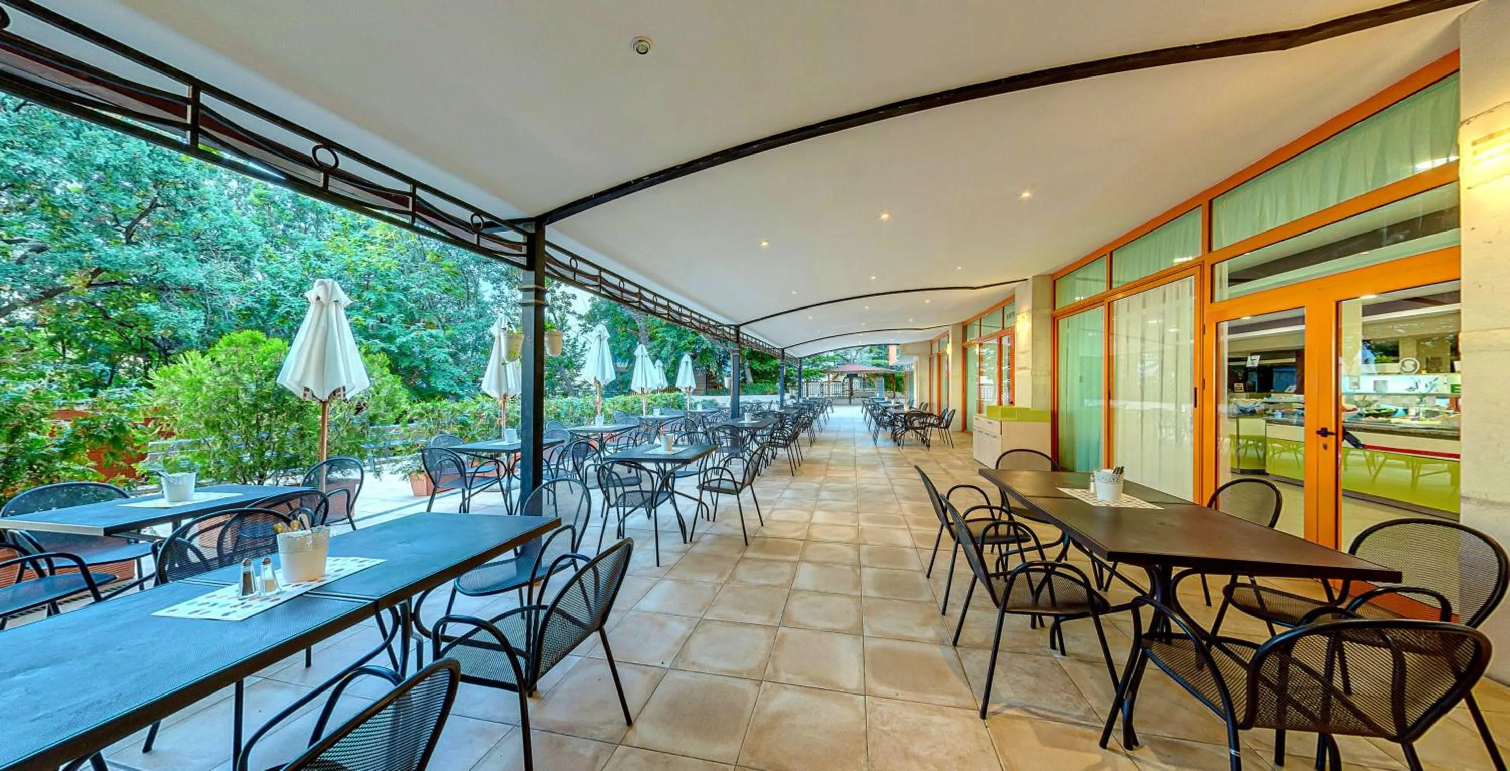 Restaurant/places to eat in Hotel Sunrise Golden Sands