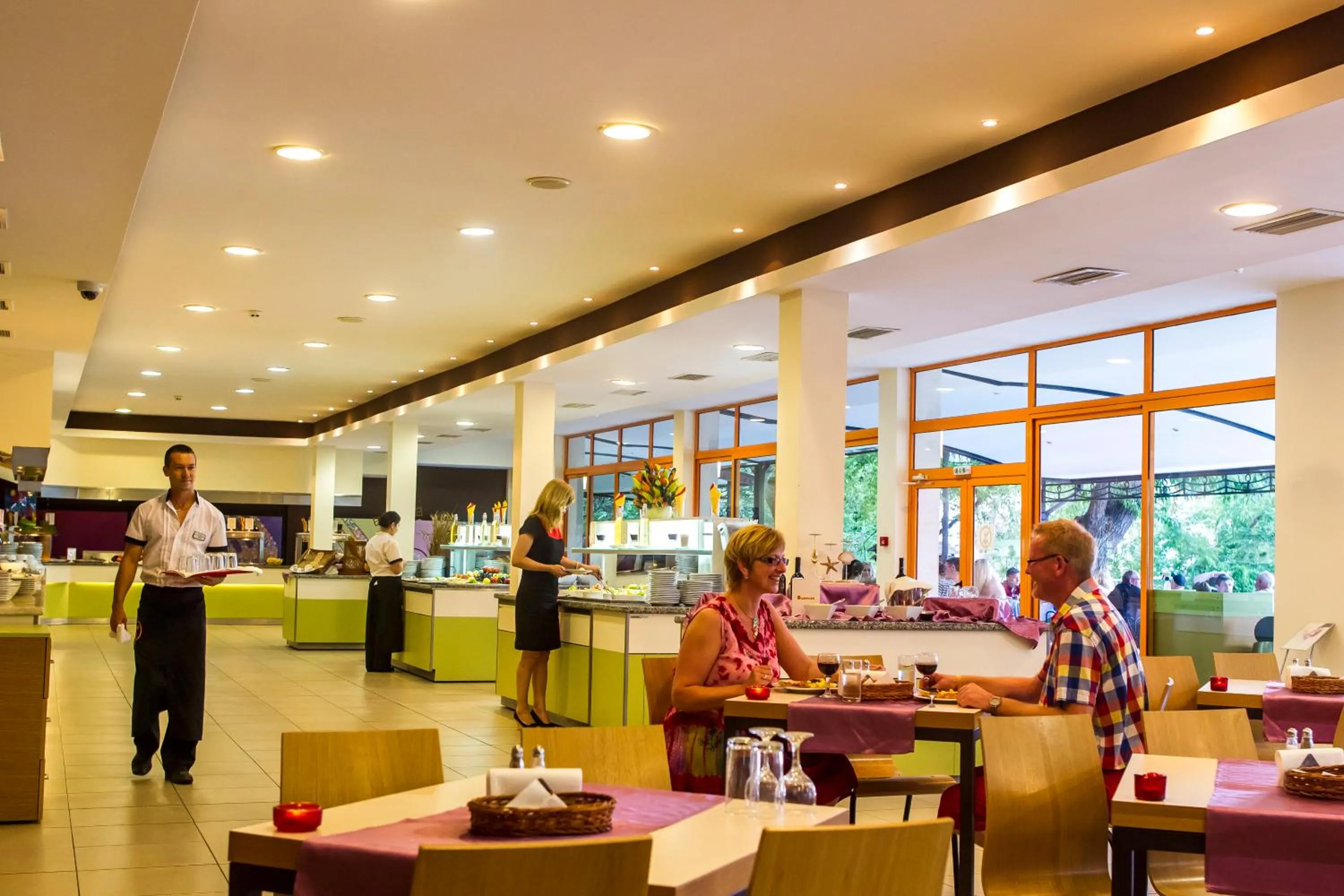 Restaurant/places to eat in Hotel Sunrise Golden Sands