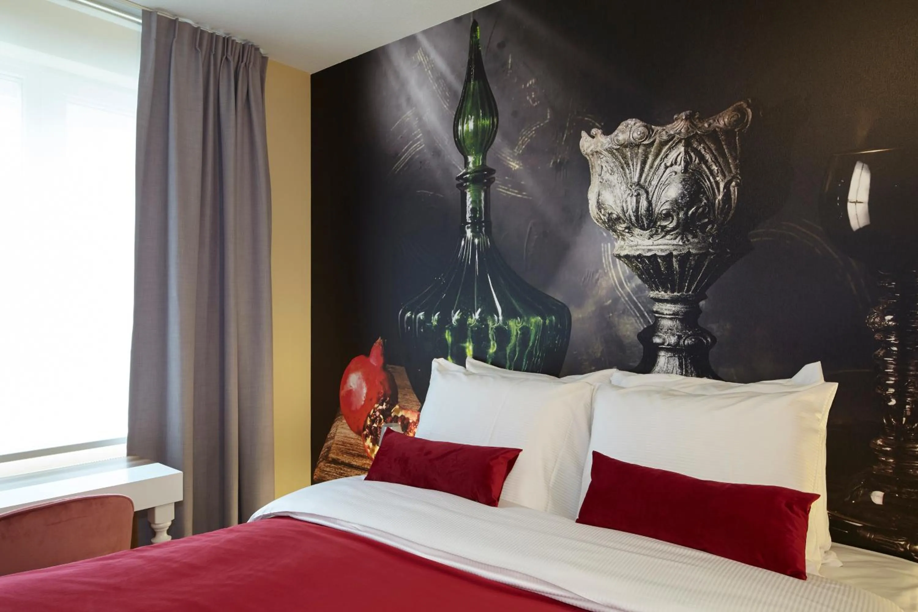 Photo of the whole room, Bed in The Muse Amsterdam - Boutique Hotel