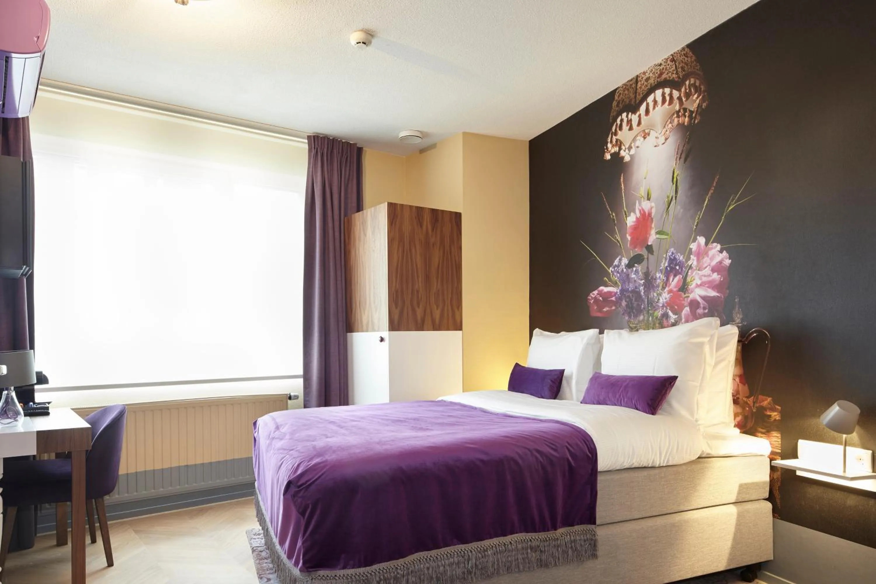 Photo of the whole room, Bed in The Muse Amsterdam - Boutique Hotel