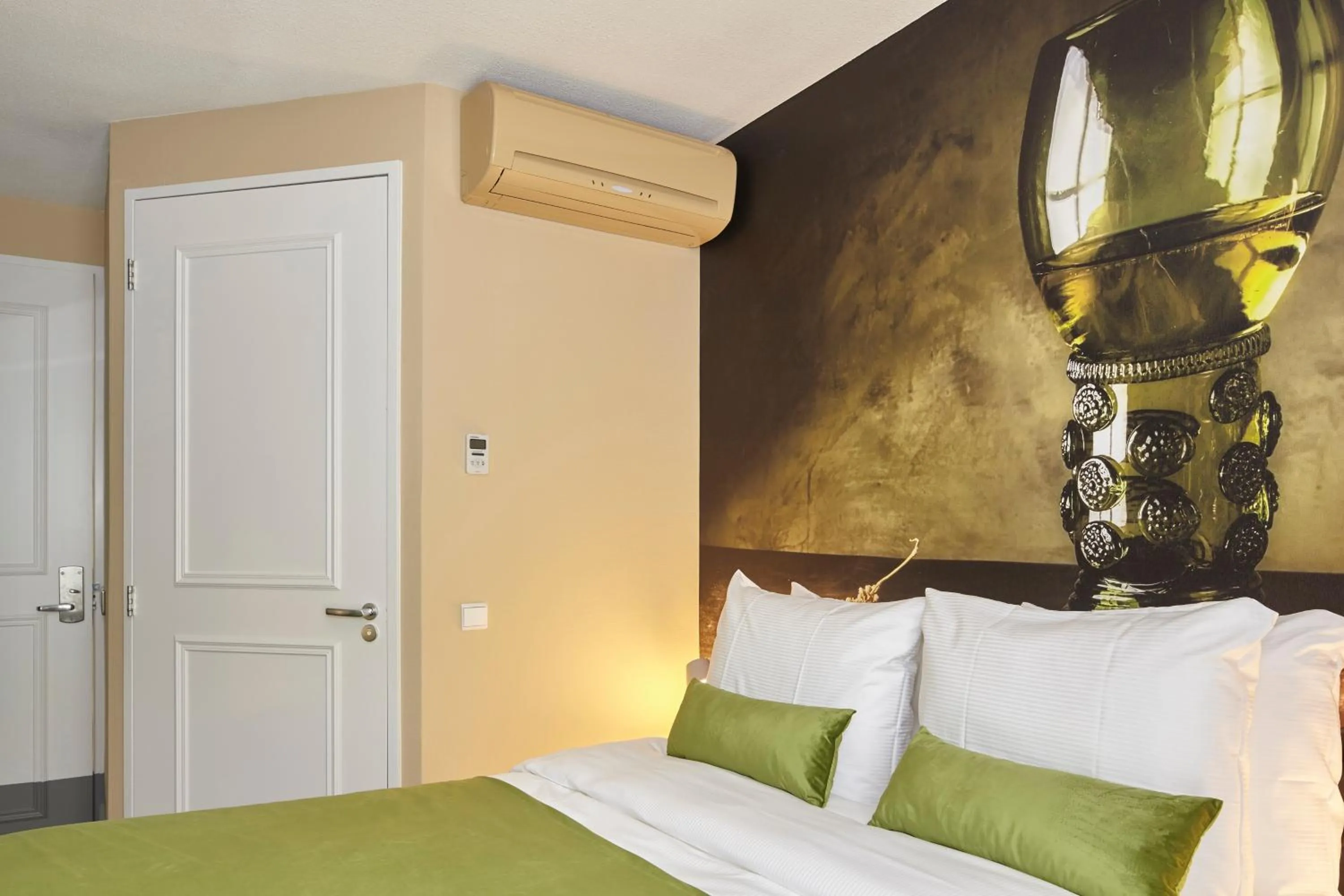 Photo of the whole room, Bed in The Muse Amsterdam - Boutique Hotel