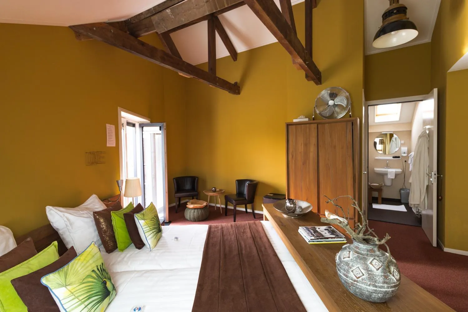 Photo of the whole room, Bed in Hotel Restaurant It posthus