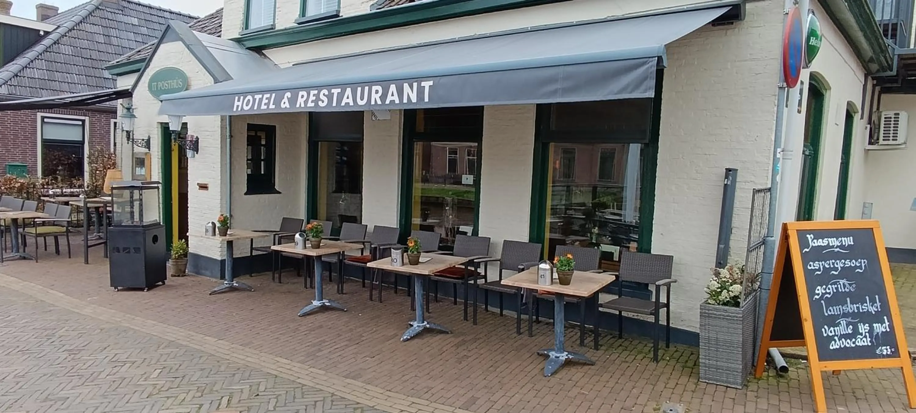 Property building in Hotel Restaurant It posthus