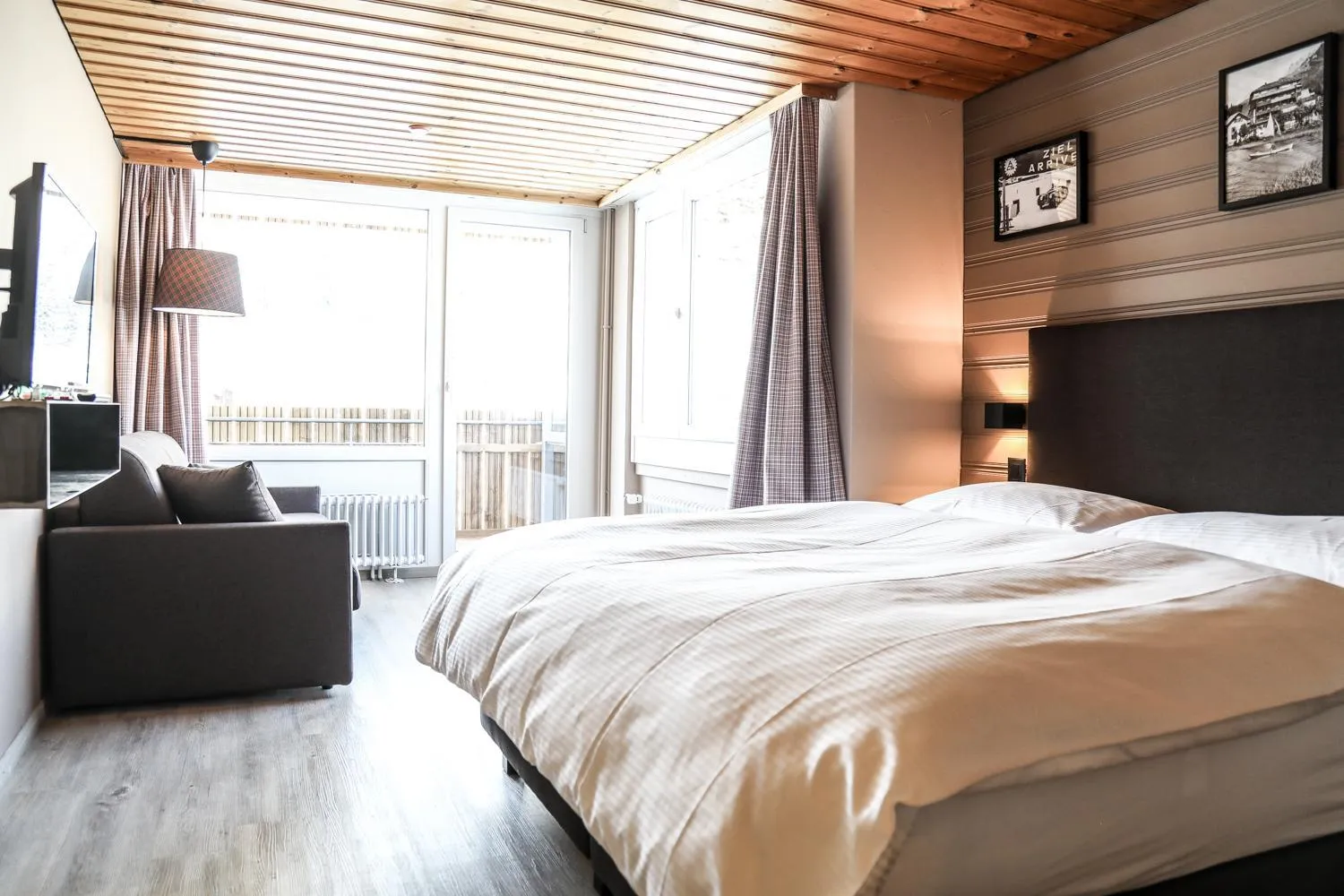 Photo of the whole room, Bed in Hotel Provisorium13