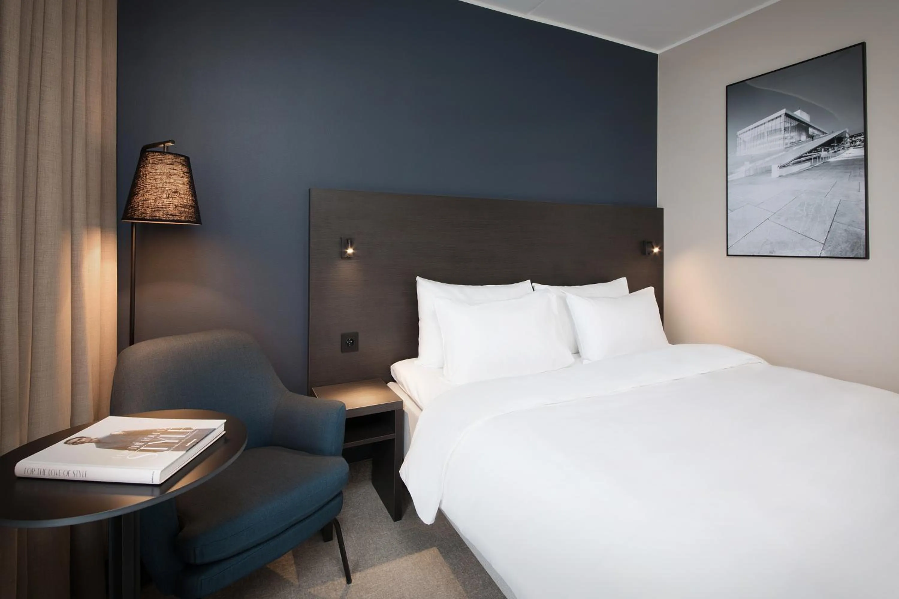 Bed in Park Inn by Radisson Oslo Airport Hotel West