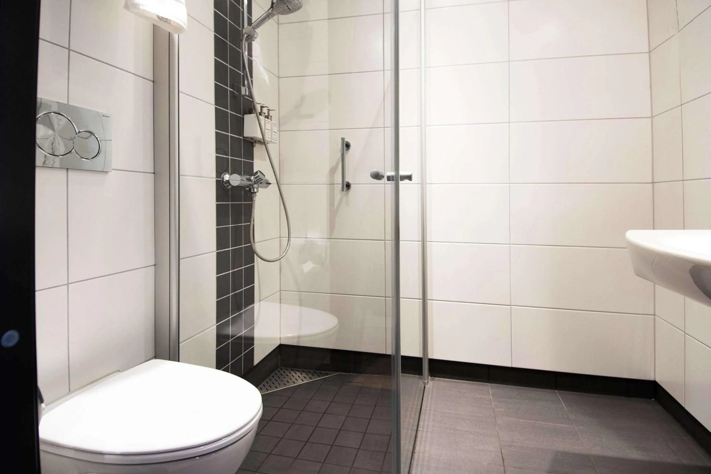 Bathroom in Park Inn by Radisson Oslo Airport Hotel West