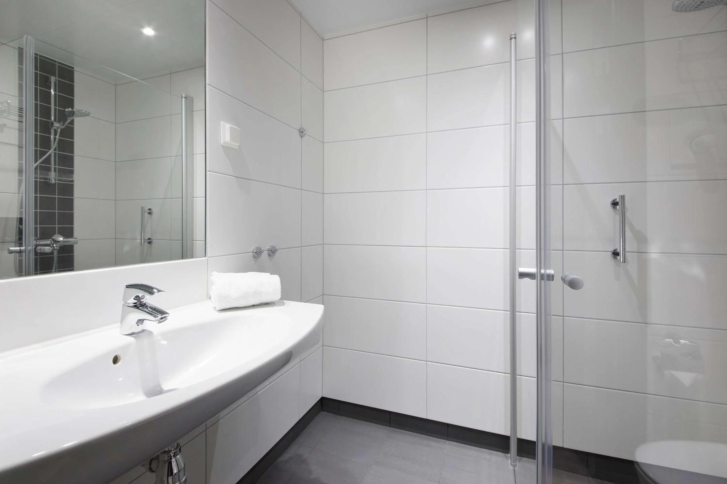 Bathroom in Park Inn by Radisson Oslo Airport Hotel West