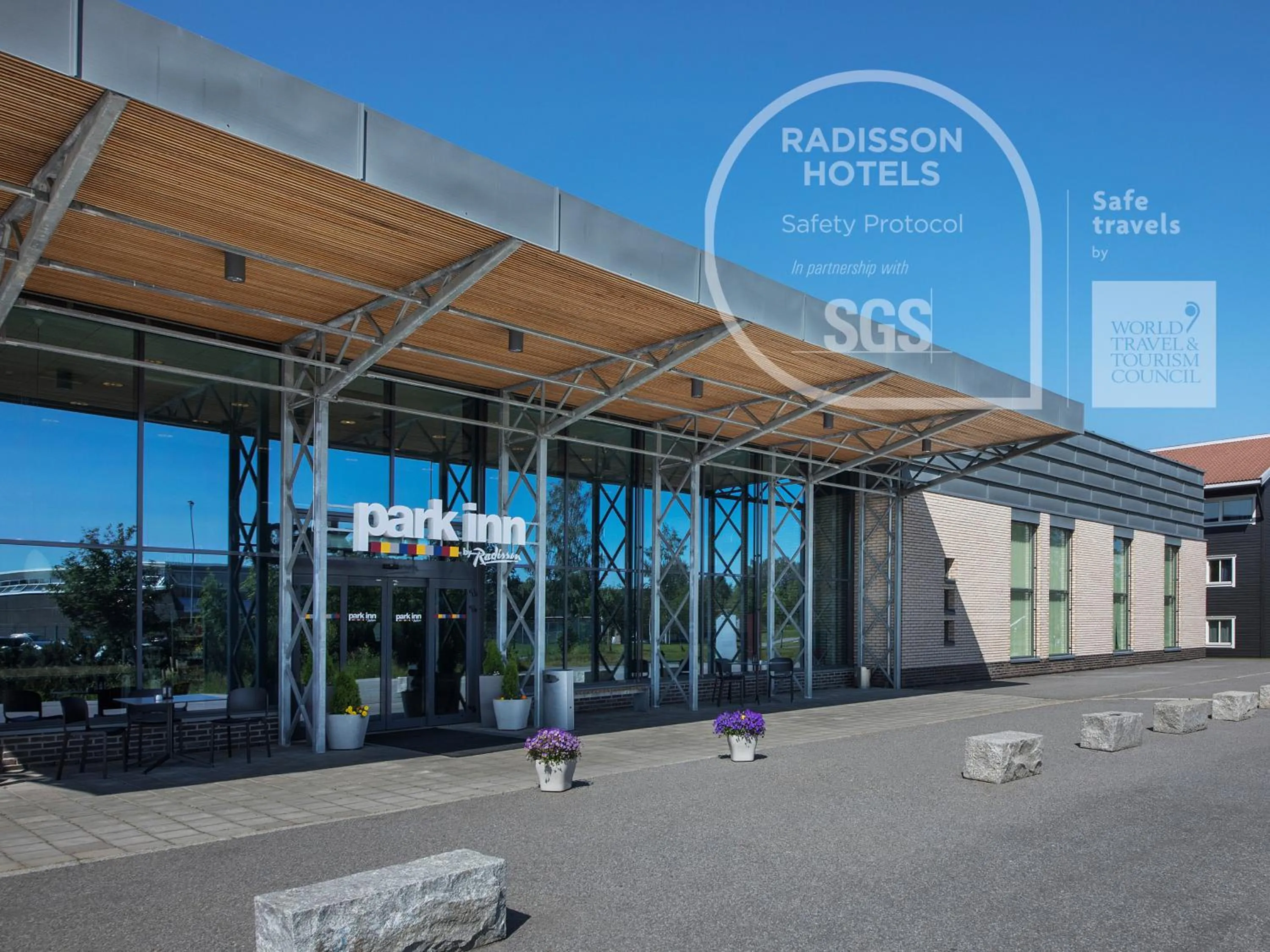 Facade/entrance in Park Inn by Radisson Oslo Airport Hotel West