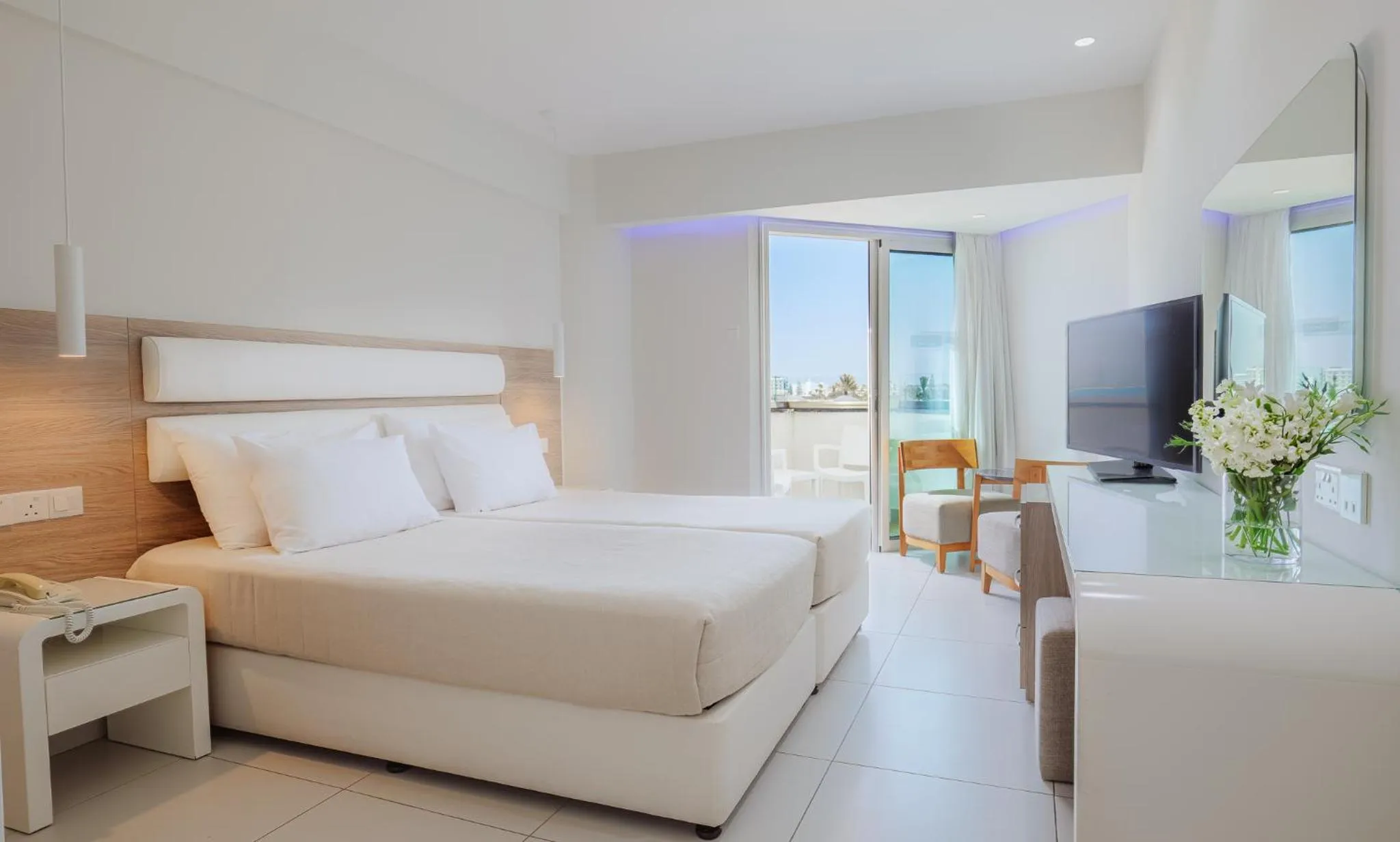 Photo of the whole room, Bed in Tasia Maris Sands (Adults Only)