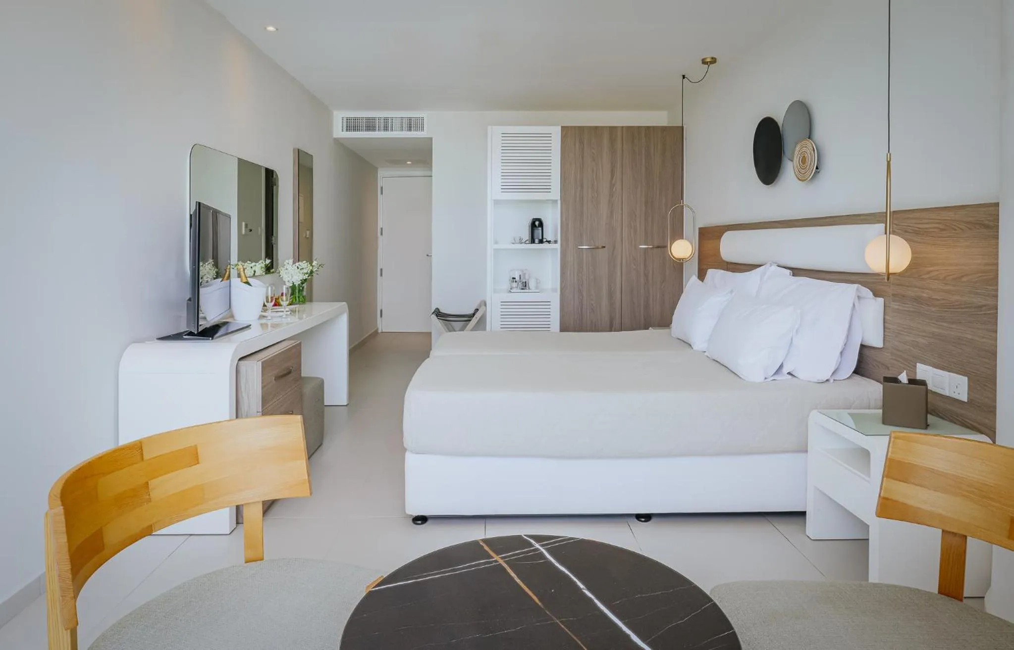 Photo of the whole room, Bed in Tasia Maris Sands (Adults Only)