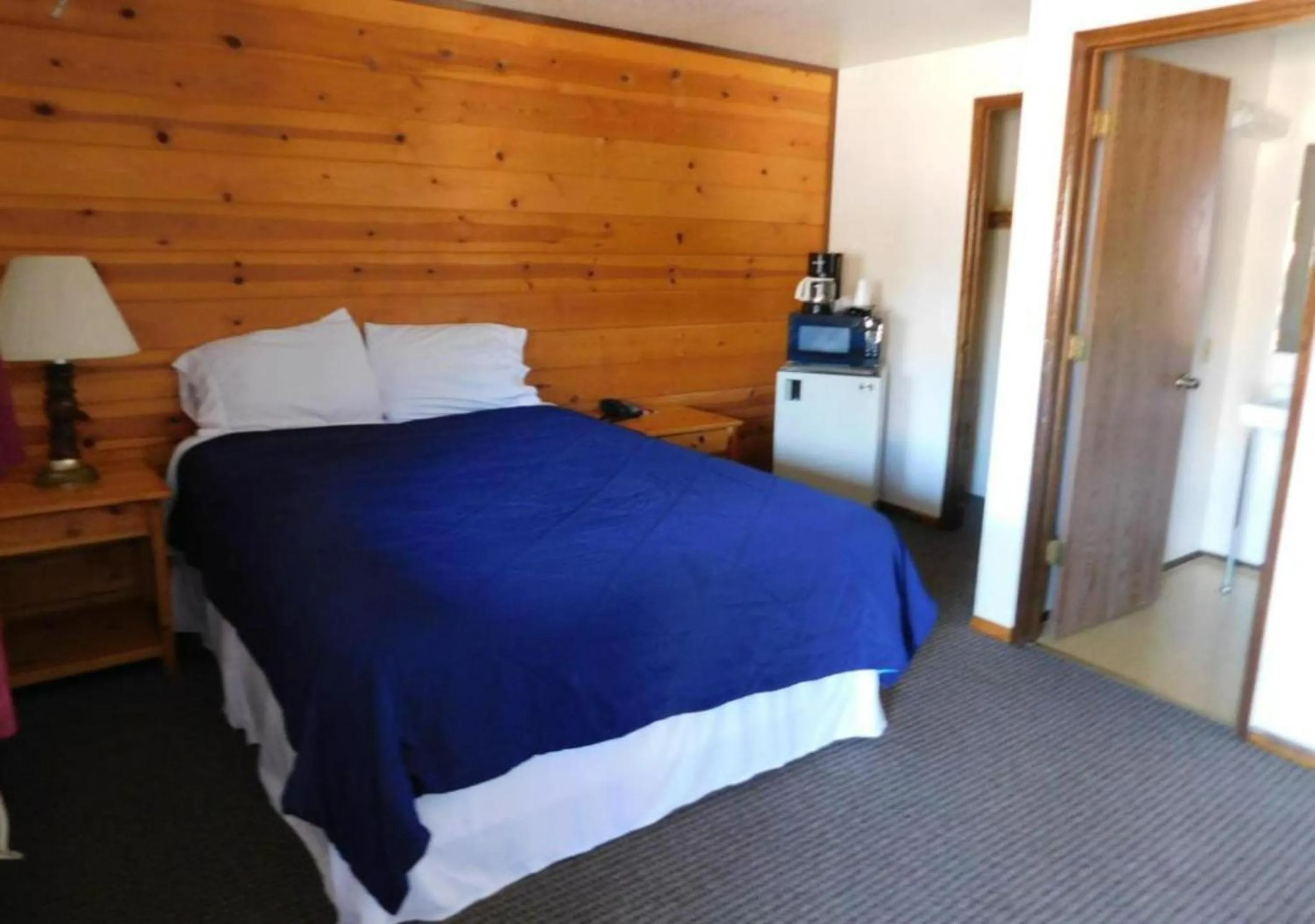 Bedroom, Bed in Packwood Inn