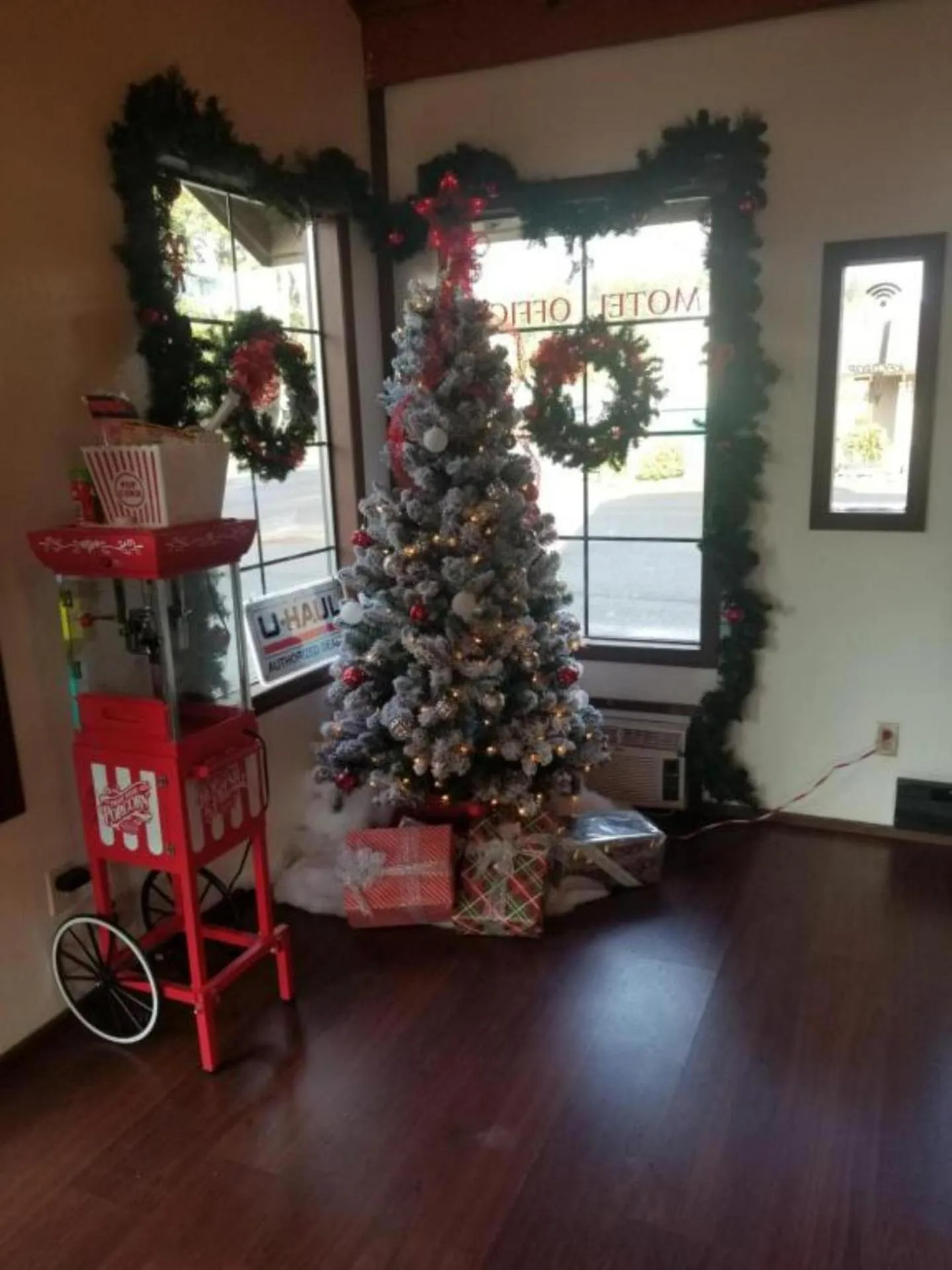 Lobby or reception in Packwood Inn