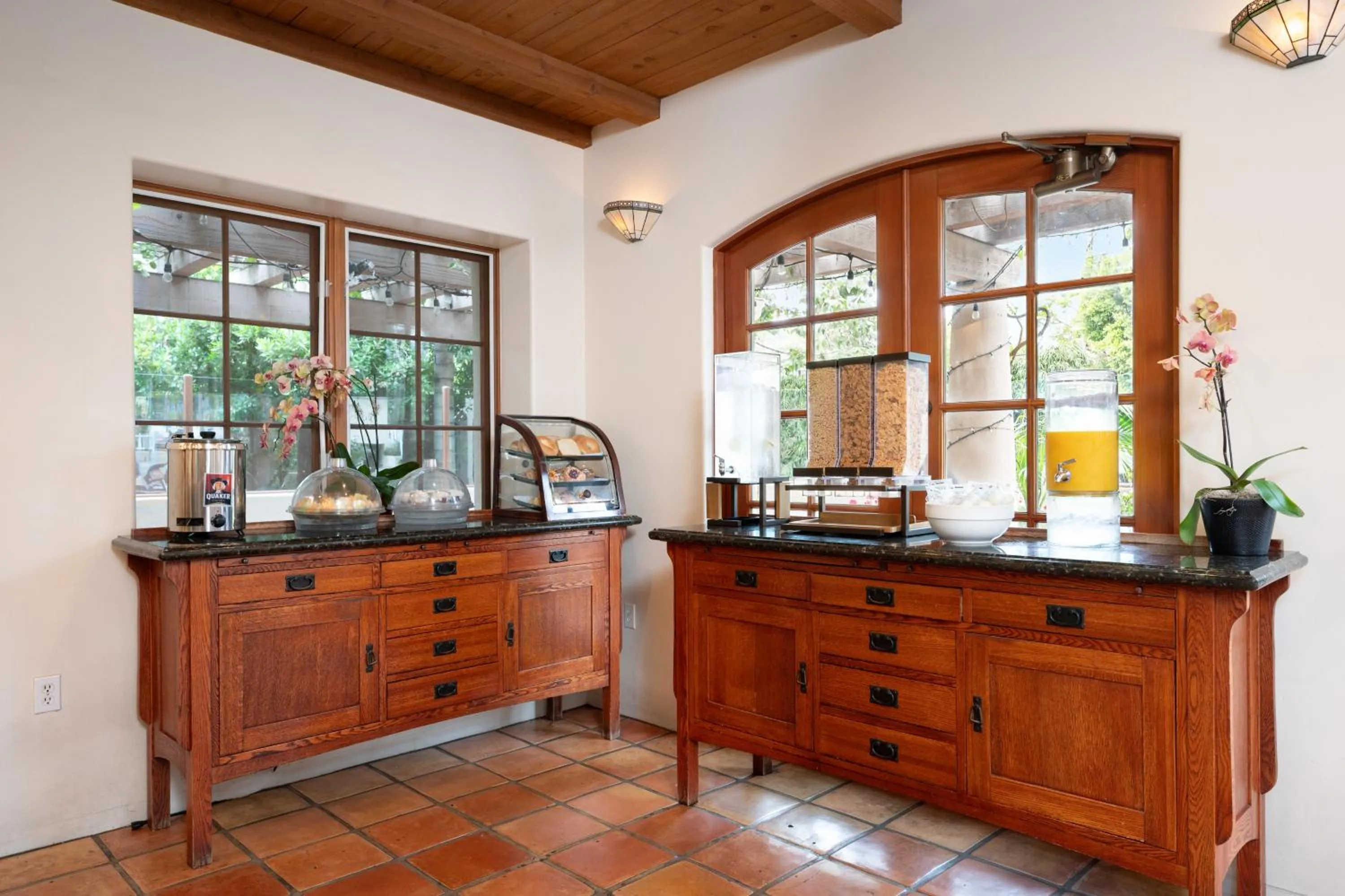 Breakfast in Inn by the Harbor