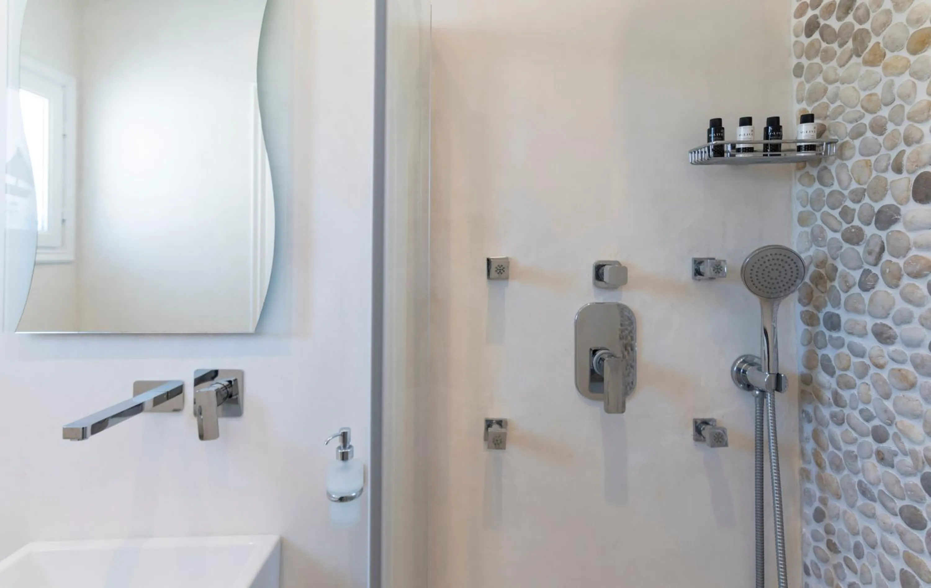 Shower in Mouras studios