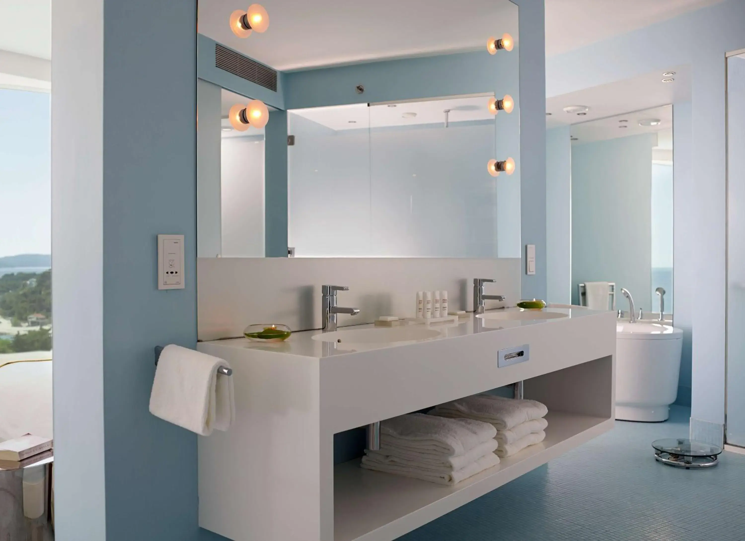 Junior Suite with Sea View and Balcony in Radisson Blu Resort & Spa Junior Suite with Sea View and Balcony in Radisson Blu Resort & Spa