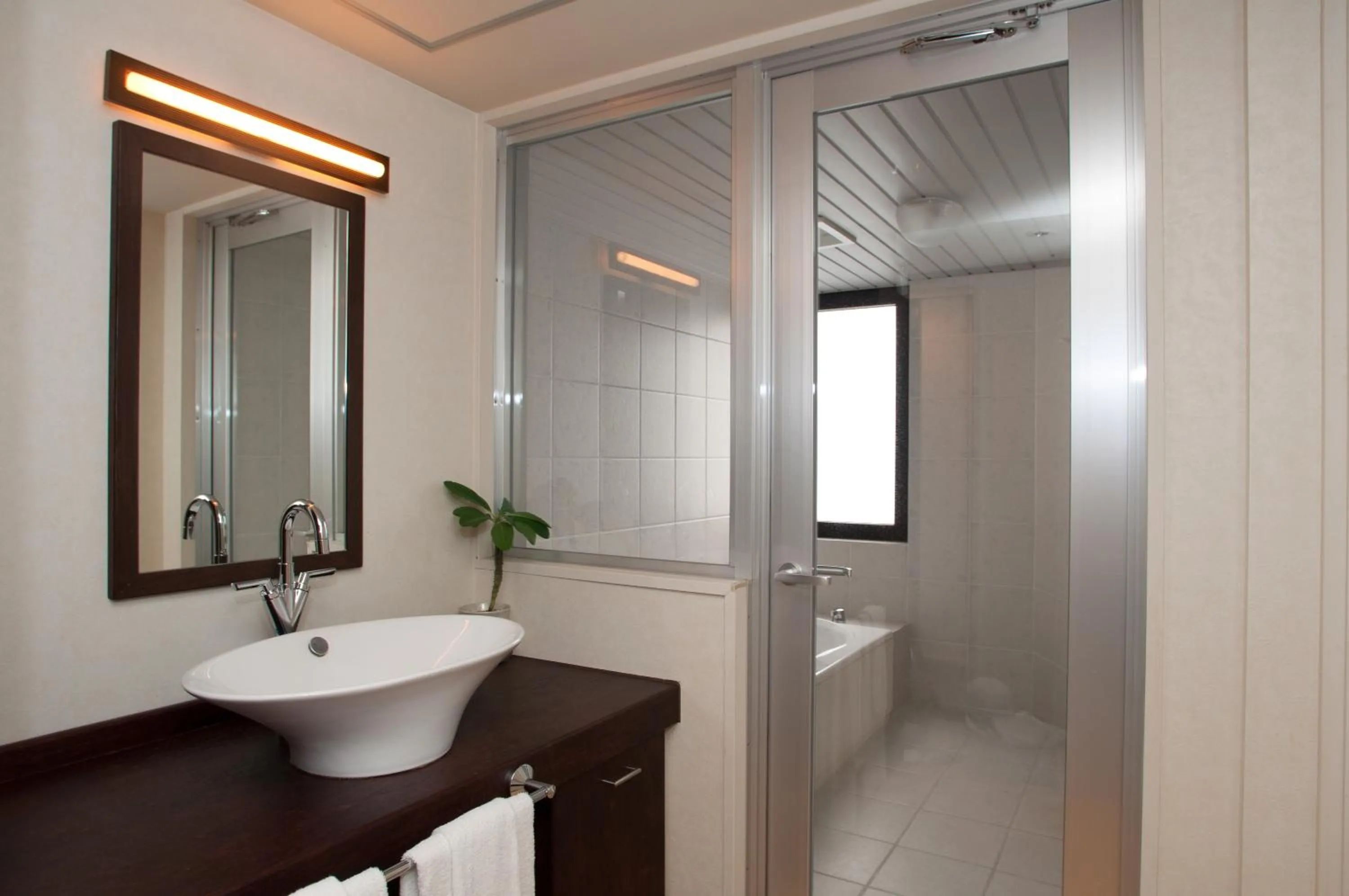 Bathroom in Hotel Rplus