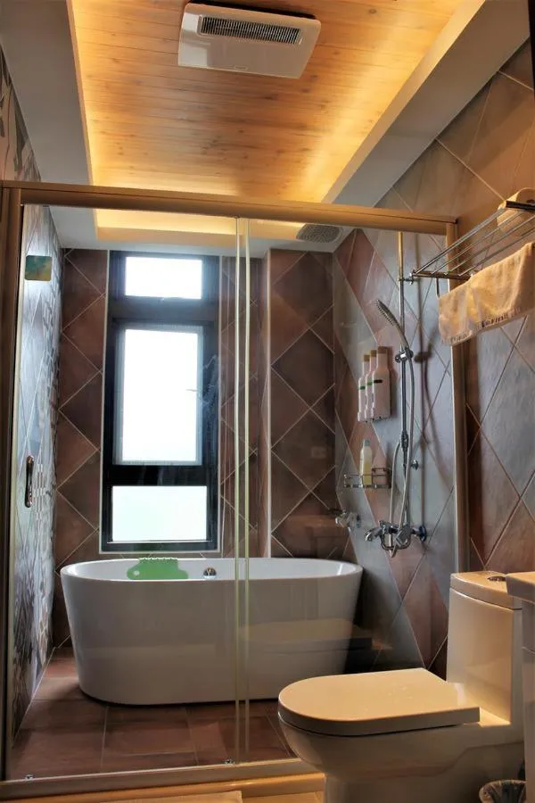 Shower in Hi Kids B&B