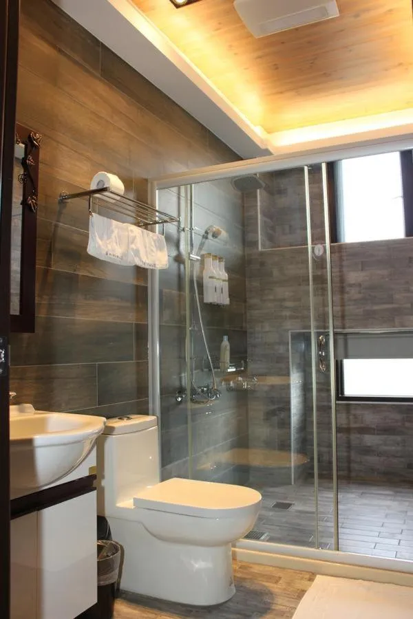 Shower in Hi Kids B&B