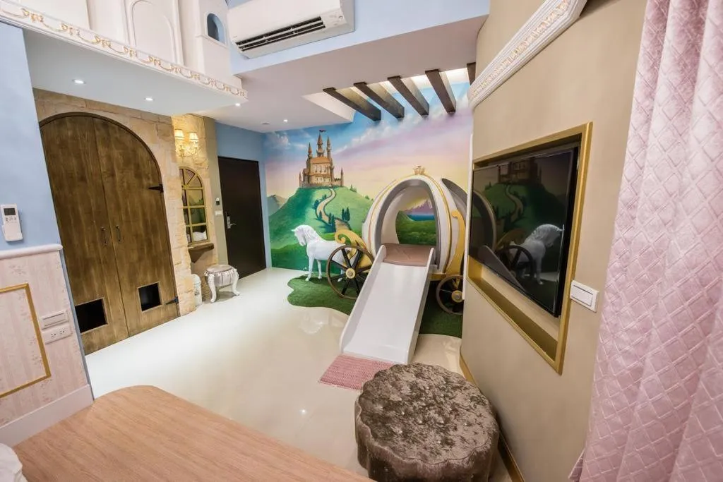 Communal lounge/ TV room in Hi Kids B&B