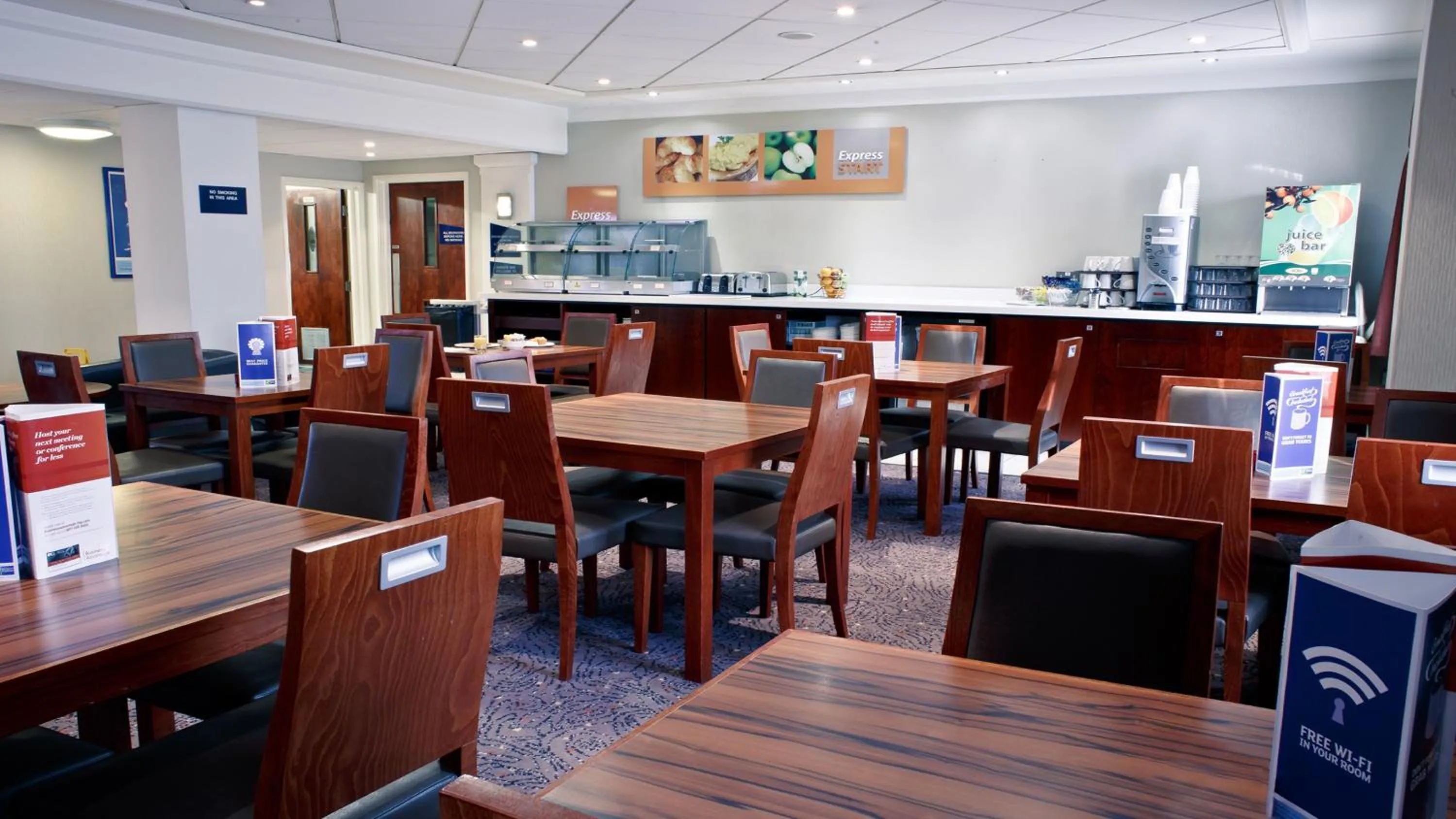Restaurant/places to eat in Holiday Inn Express Leeds-East by IHG
