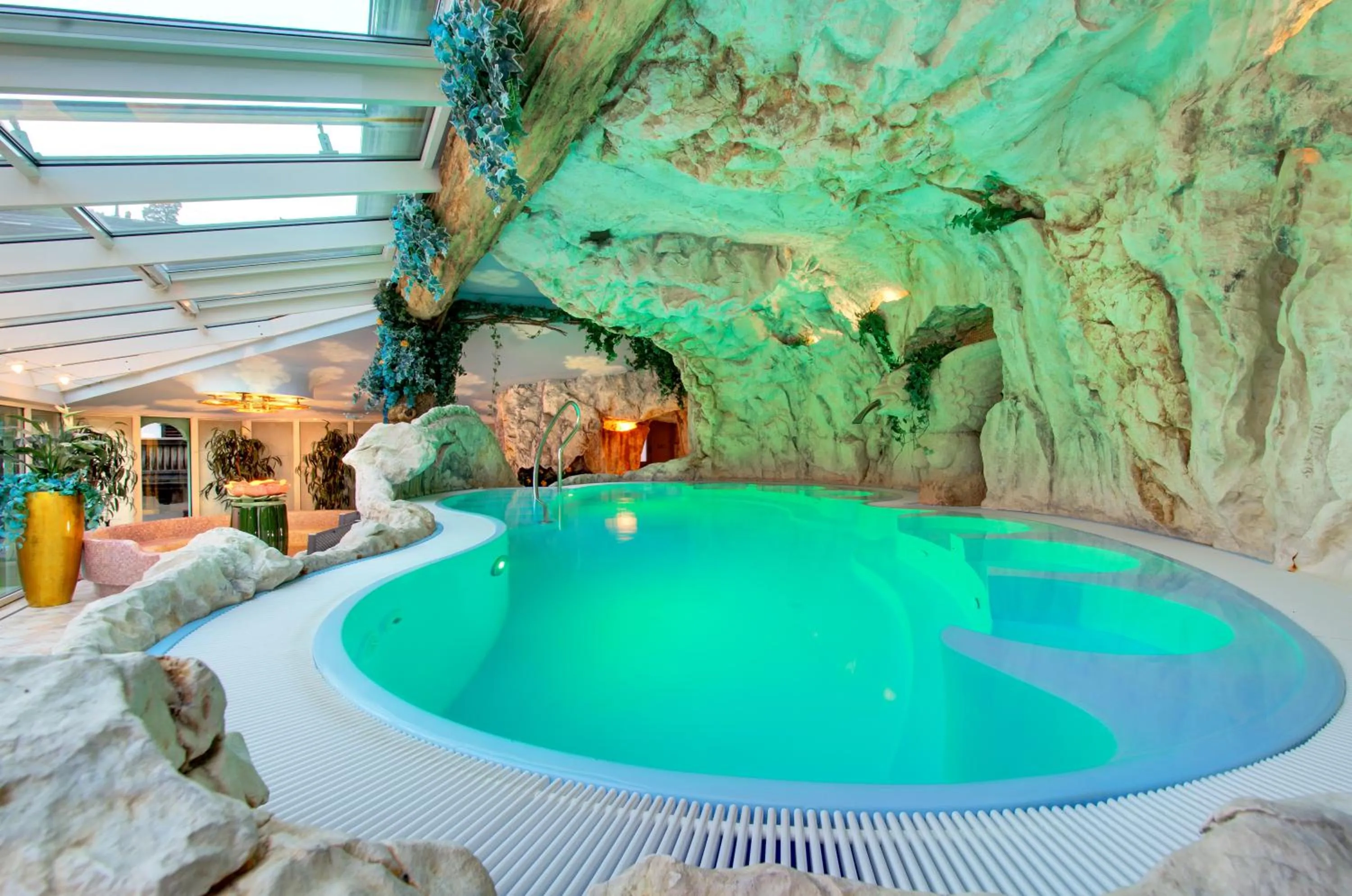 Swimming pool in Boutique-Hotel Bauer