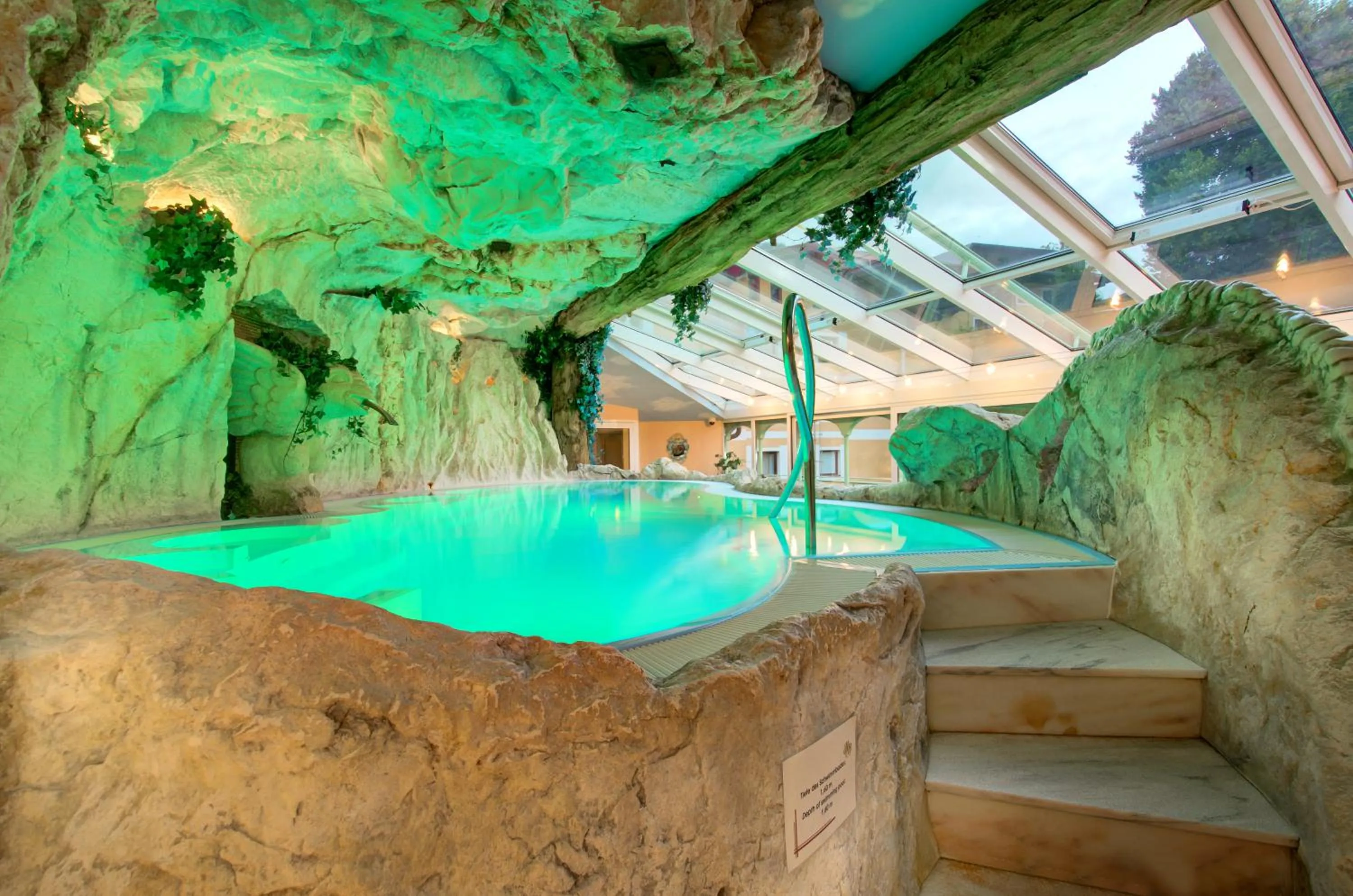 Swimming pool in Boutique-Hotel Bauer