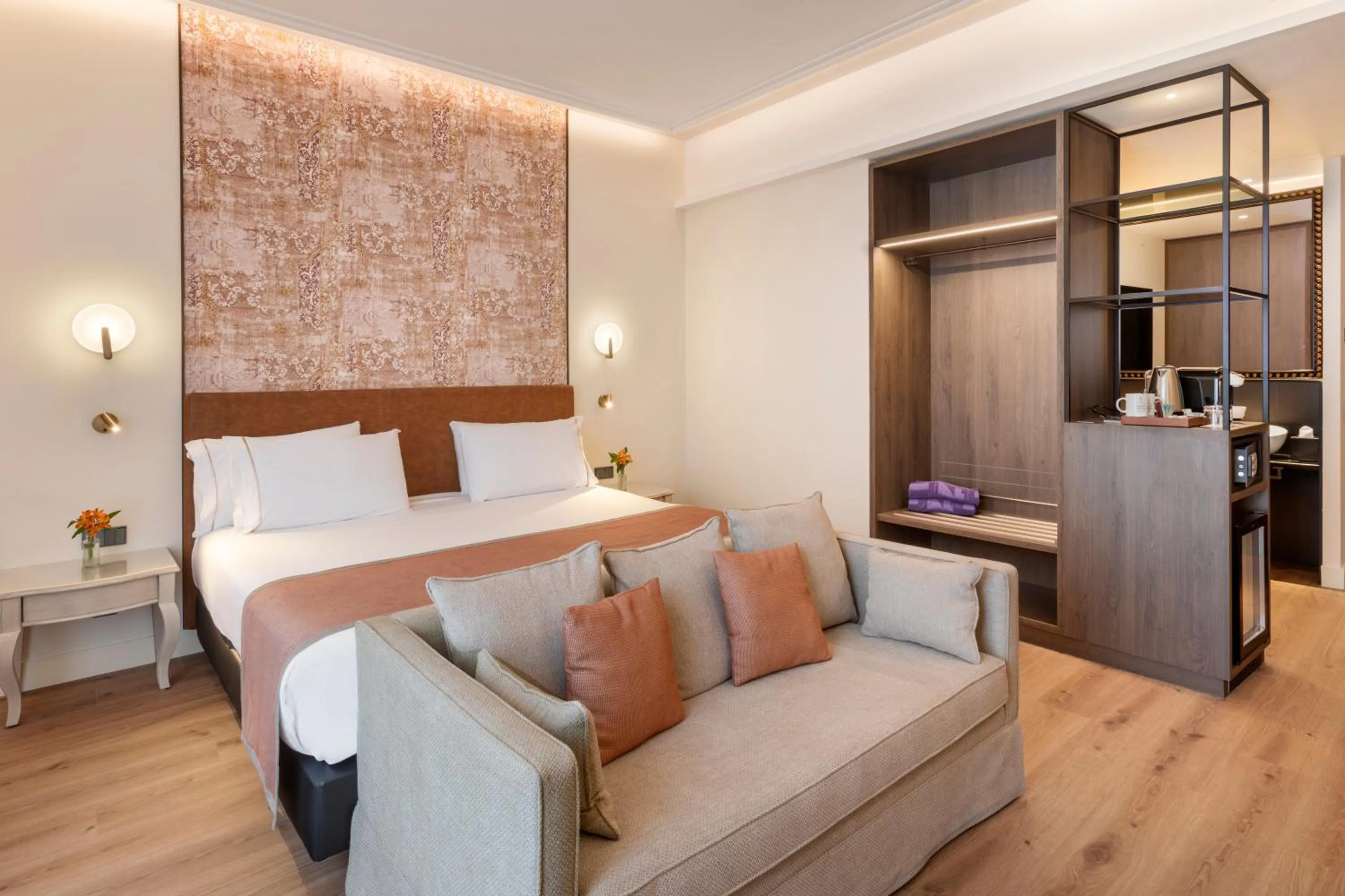 Photo of the whole room, Bed in Eurostars Sevilla Boutique