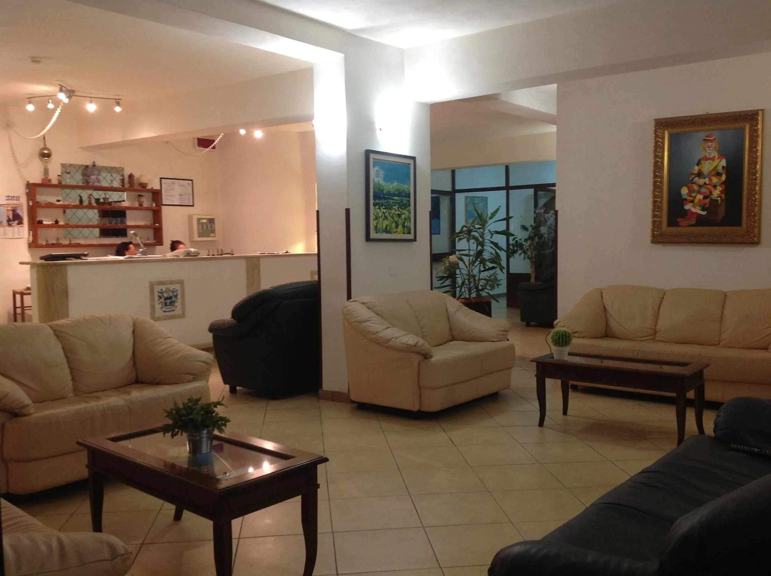 Communal lounge/ TV room in Hotel Miramare Garzia