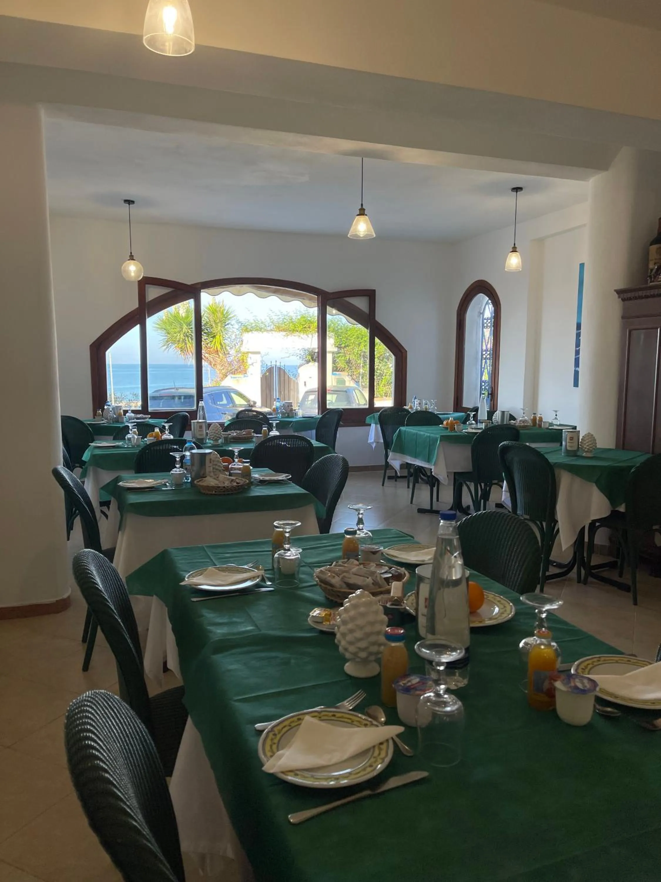 Restaurant/places to eat in Hotel Miramare Garzia