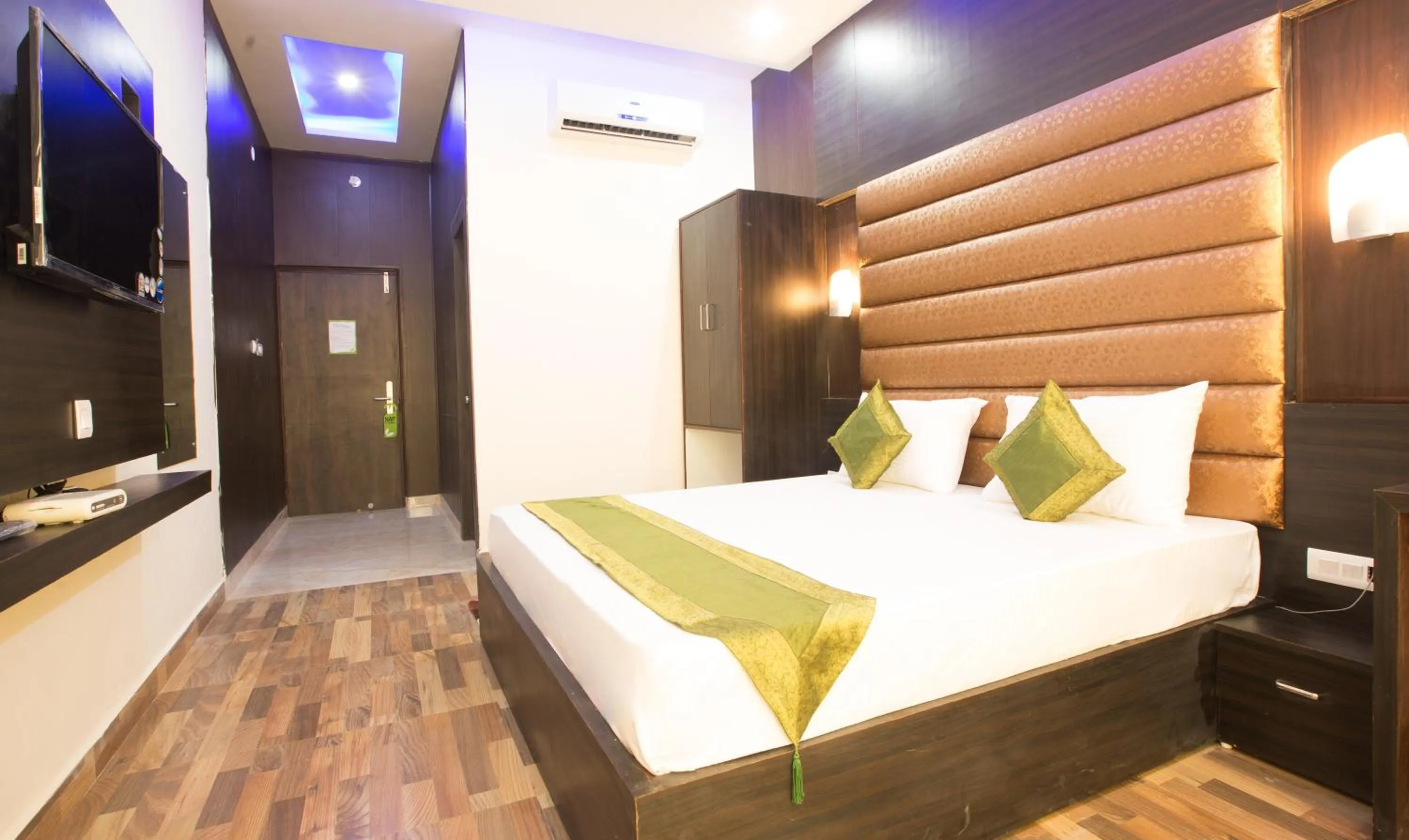 Photo of the whole room, Bed in Vibhav Grand
