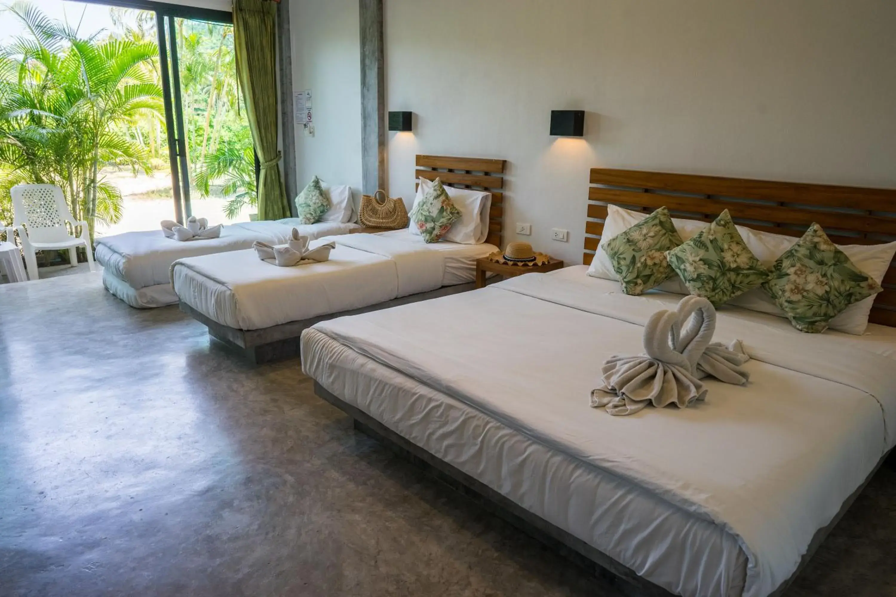 Deluxe Quadruple Room with Aircondition in Koh Tao Heritage Deluxe Quadruple Room with Aircondition in Koh Tao Heritage