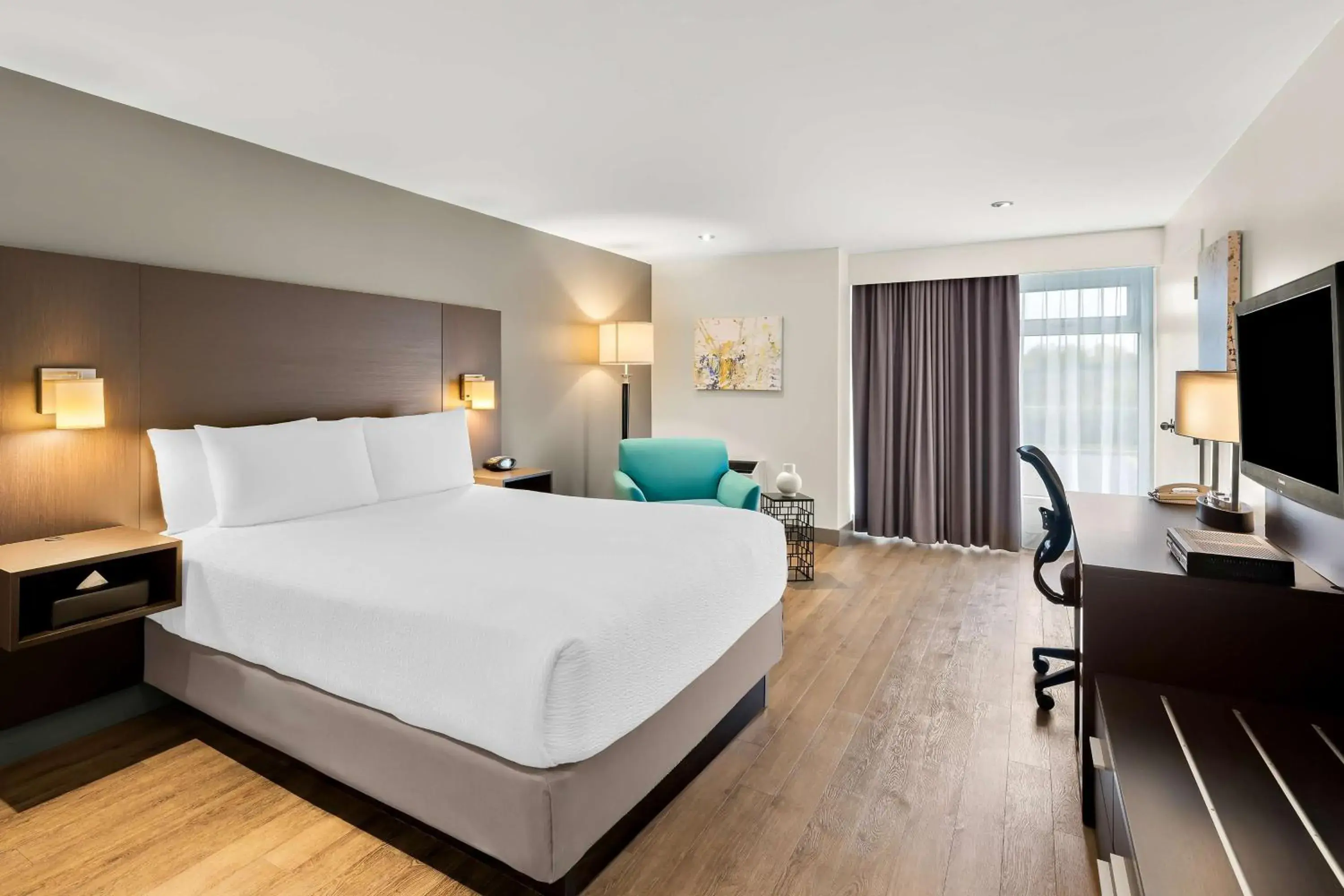 King Room in Best Western Hotel St. Jerome King Room in Best Western Hotel St. Jerome