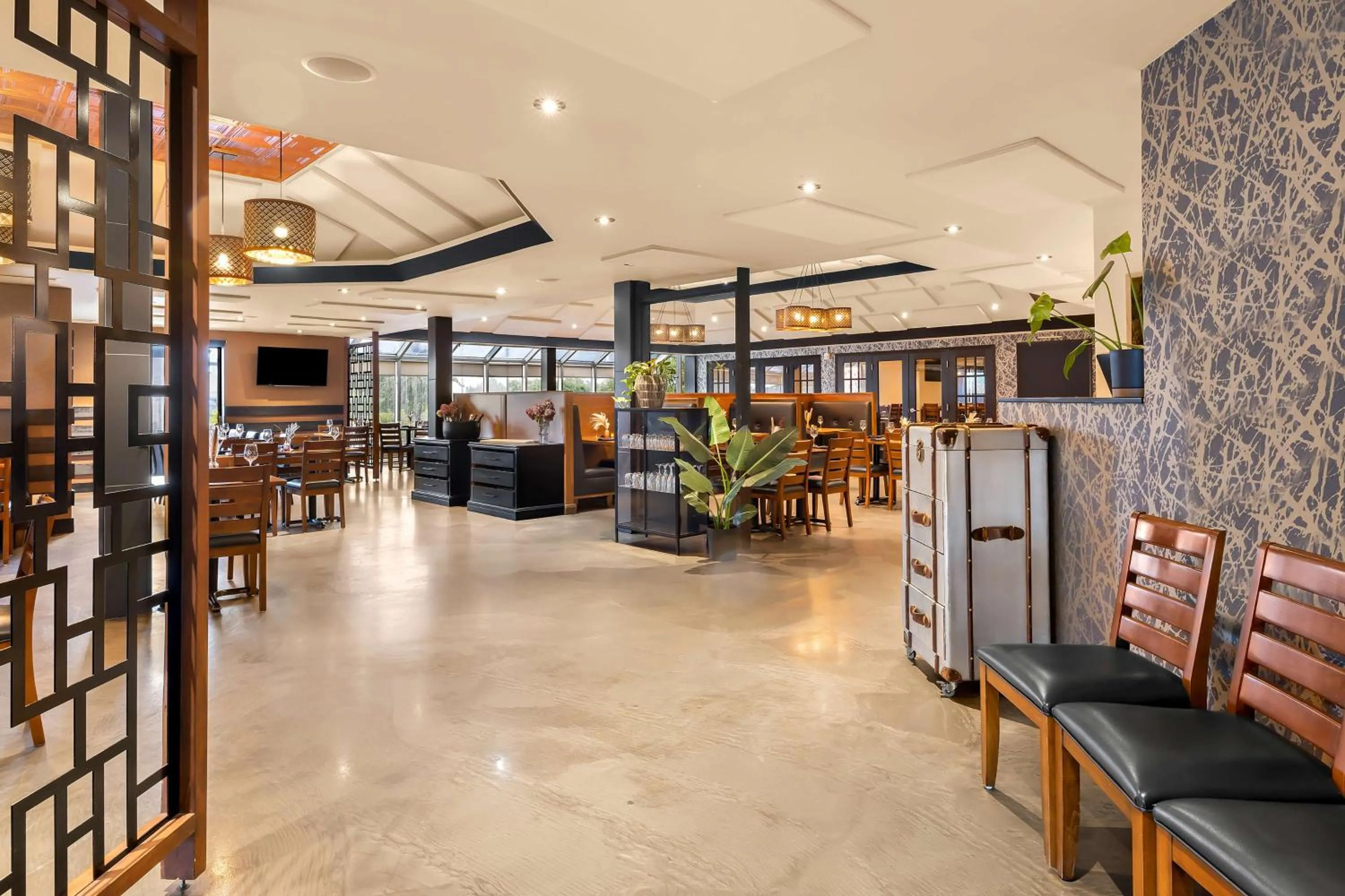 Restaurant/places to eat in Best Western Hotel St. Jerome