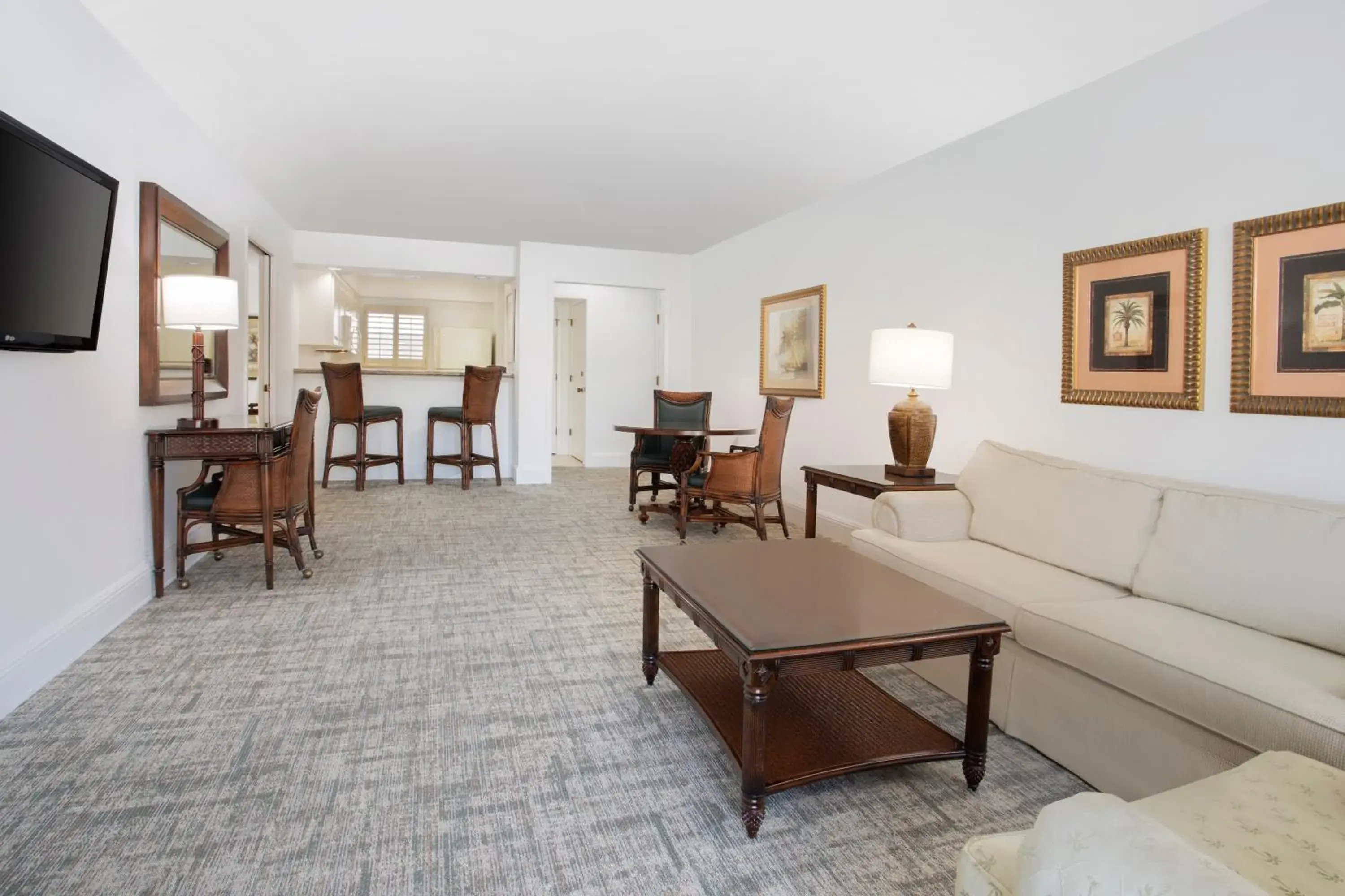 Deluxe Queen Suite in Saddlebrook Resort Deluxe Queen Suite in Saddlebrook Resort