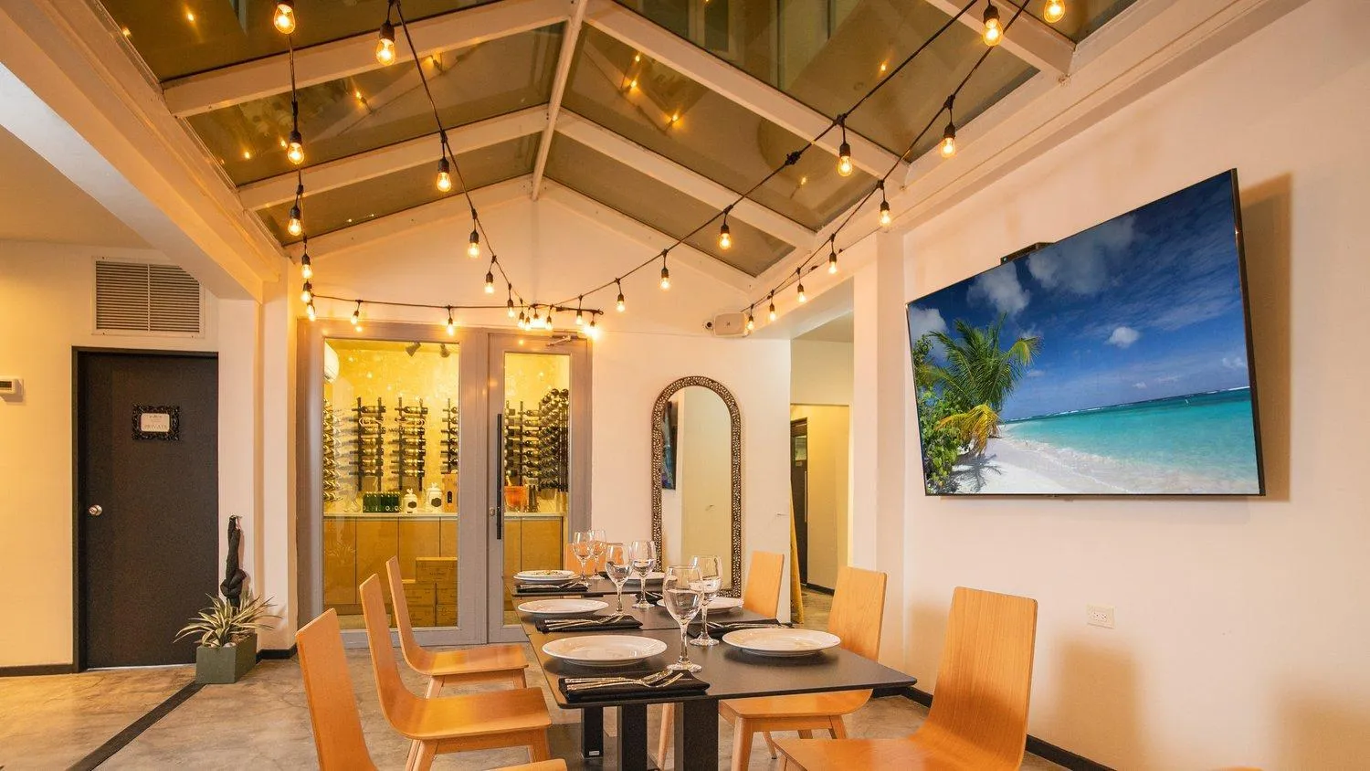 Restaurant/places to eat in Casa Condado Hotel & Residences