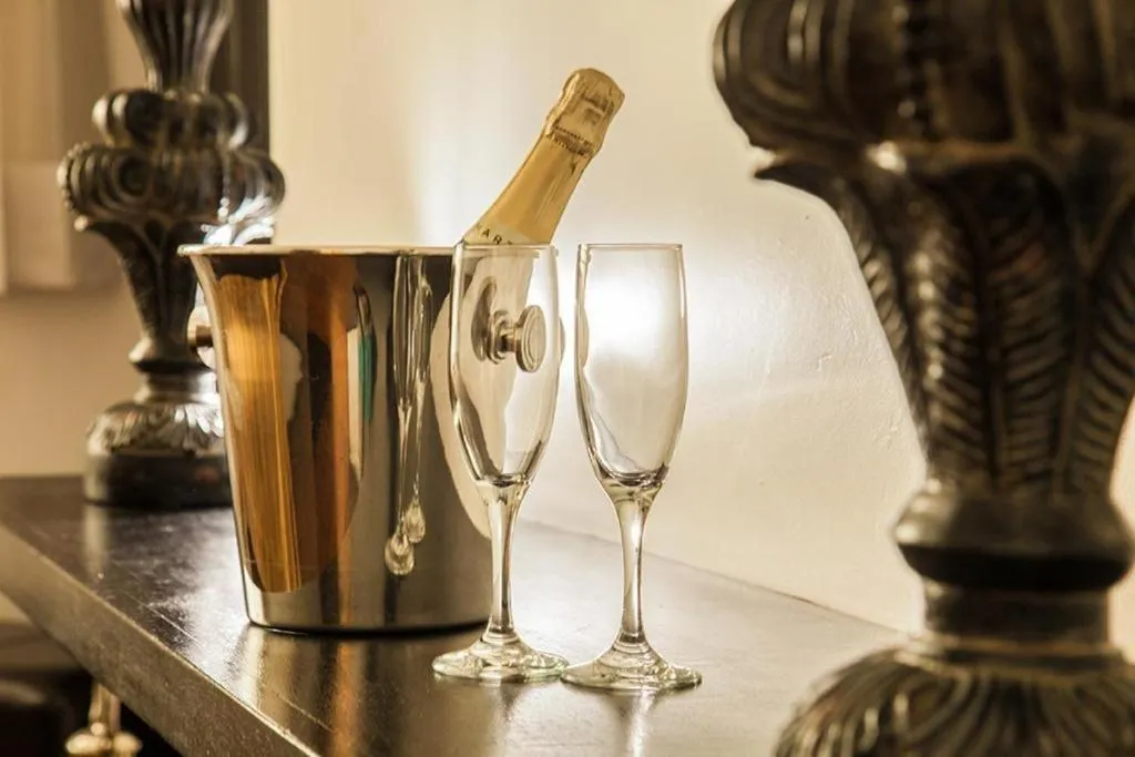 Restaurant/places to eat in Casa Condado Hotel & Residences