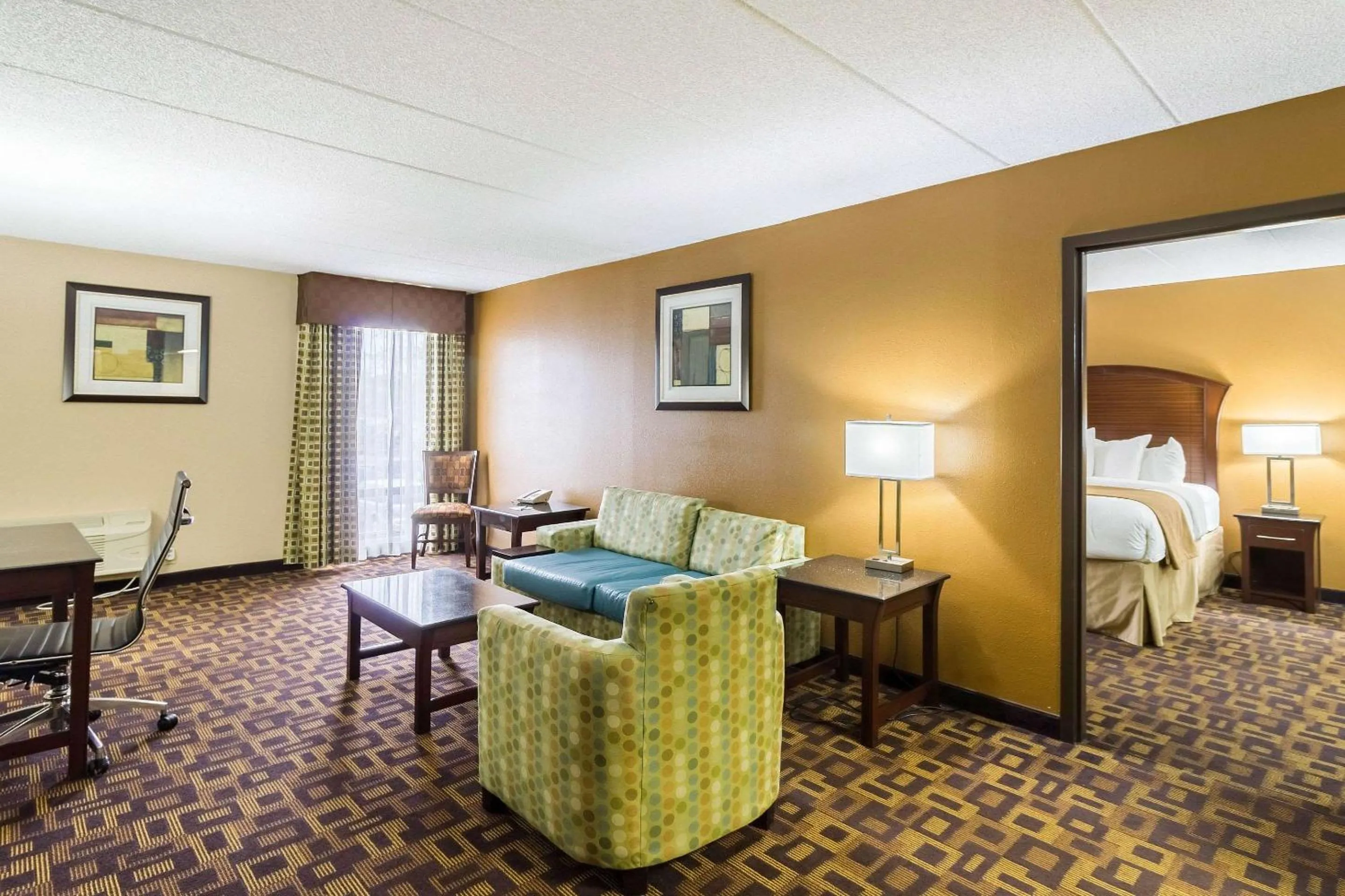 Photo of the whole room, Bed in Quality Inn & Suites Arden Hills - Saint Paul North