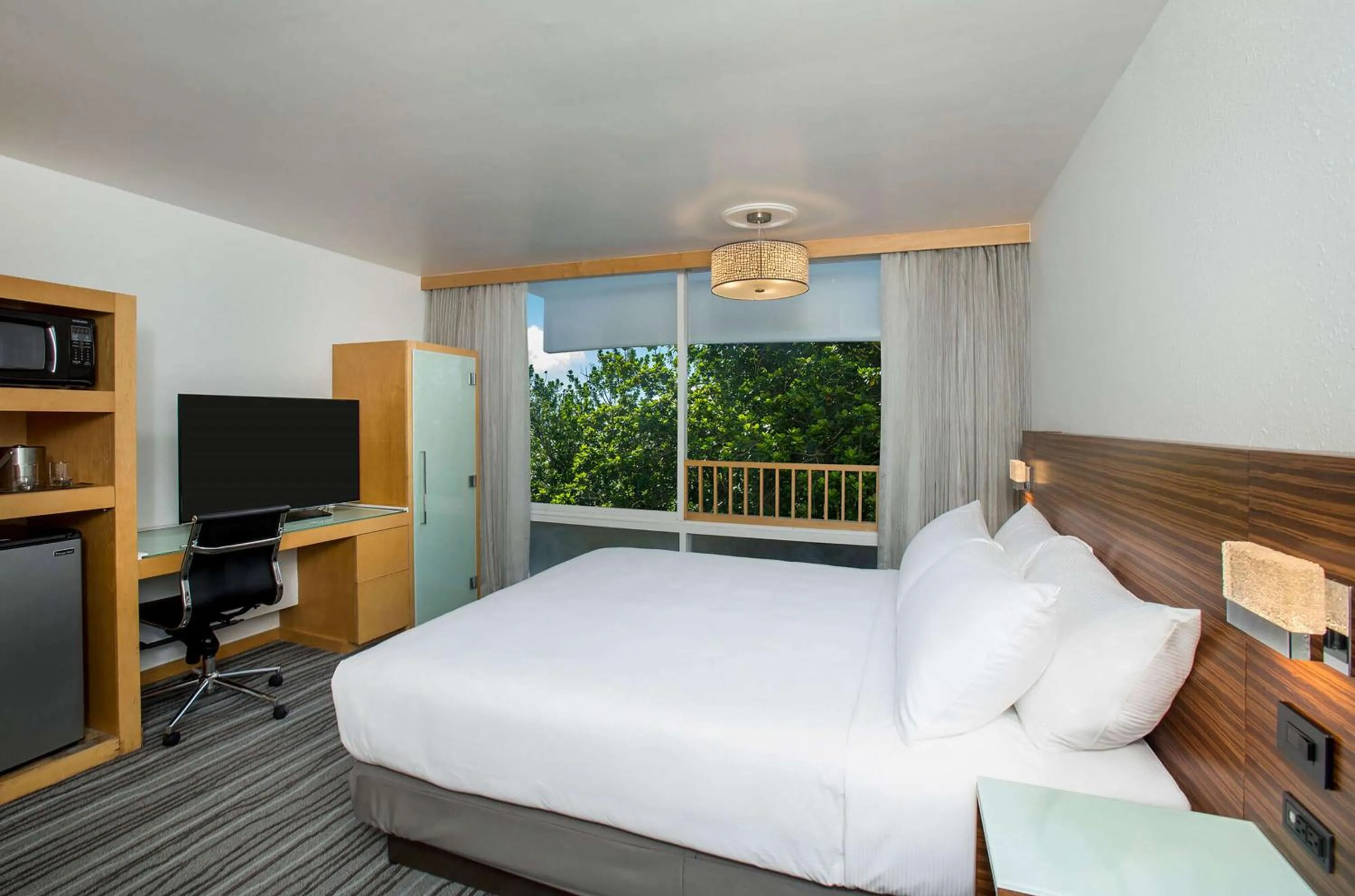 Bed in Grand Naniloa Hotel, a Doubletree by Hilton