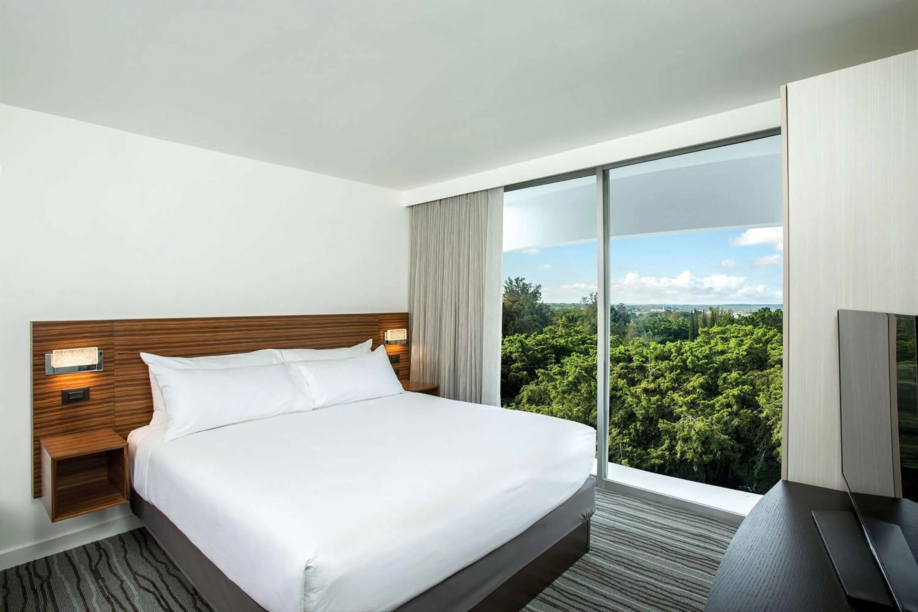 Bed in Grand Naniloa Hotel, a Doubletree by Hilton