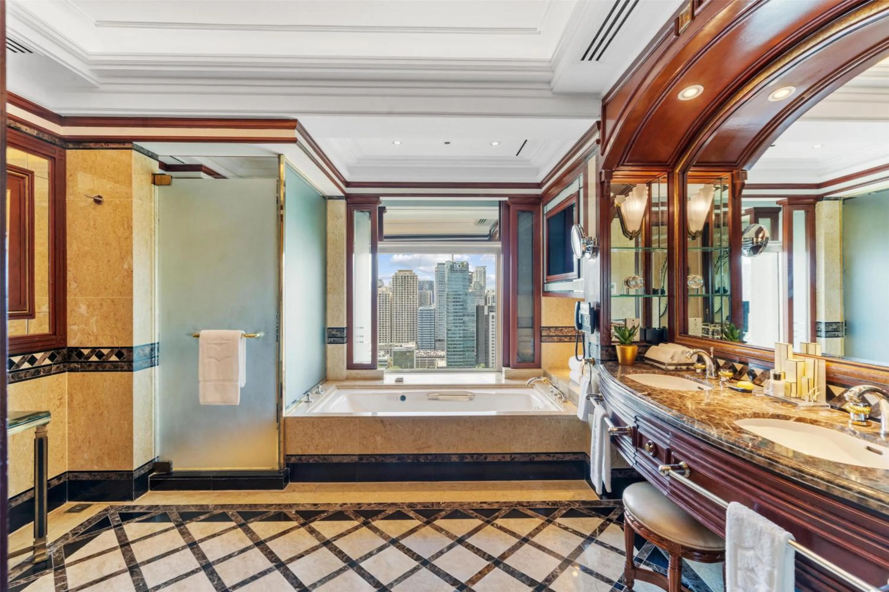 Bedroom in Makati Shangri-La, Manila