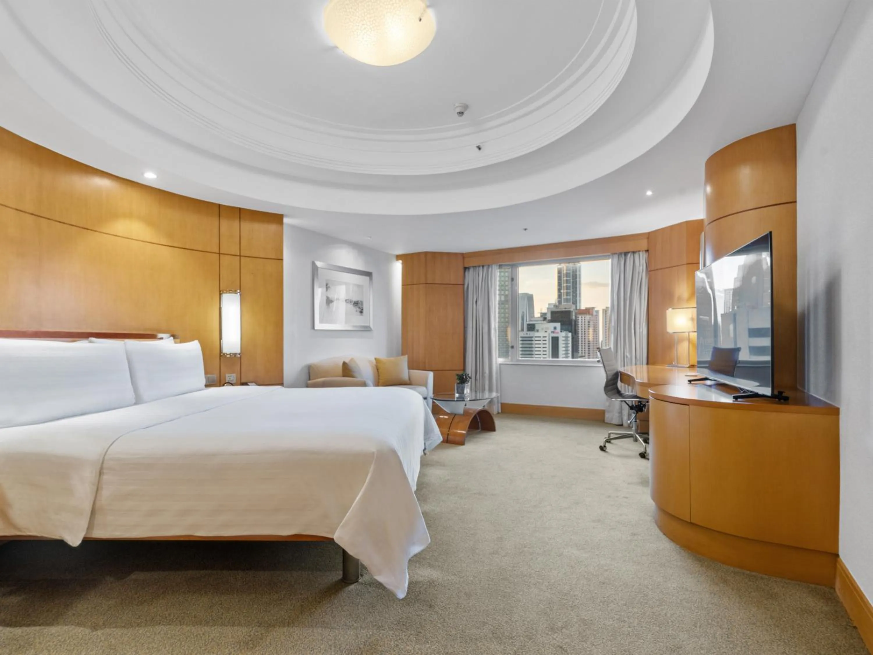 Bedroom, Bed in Makati Shangri-La, Manila