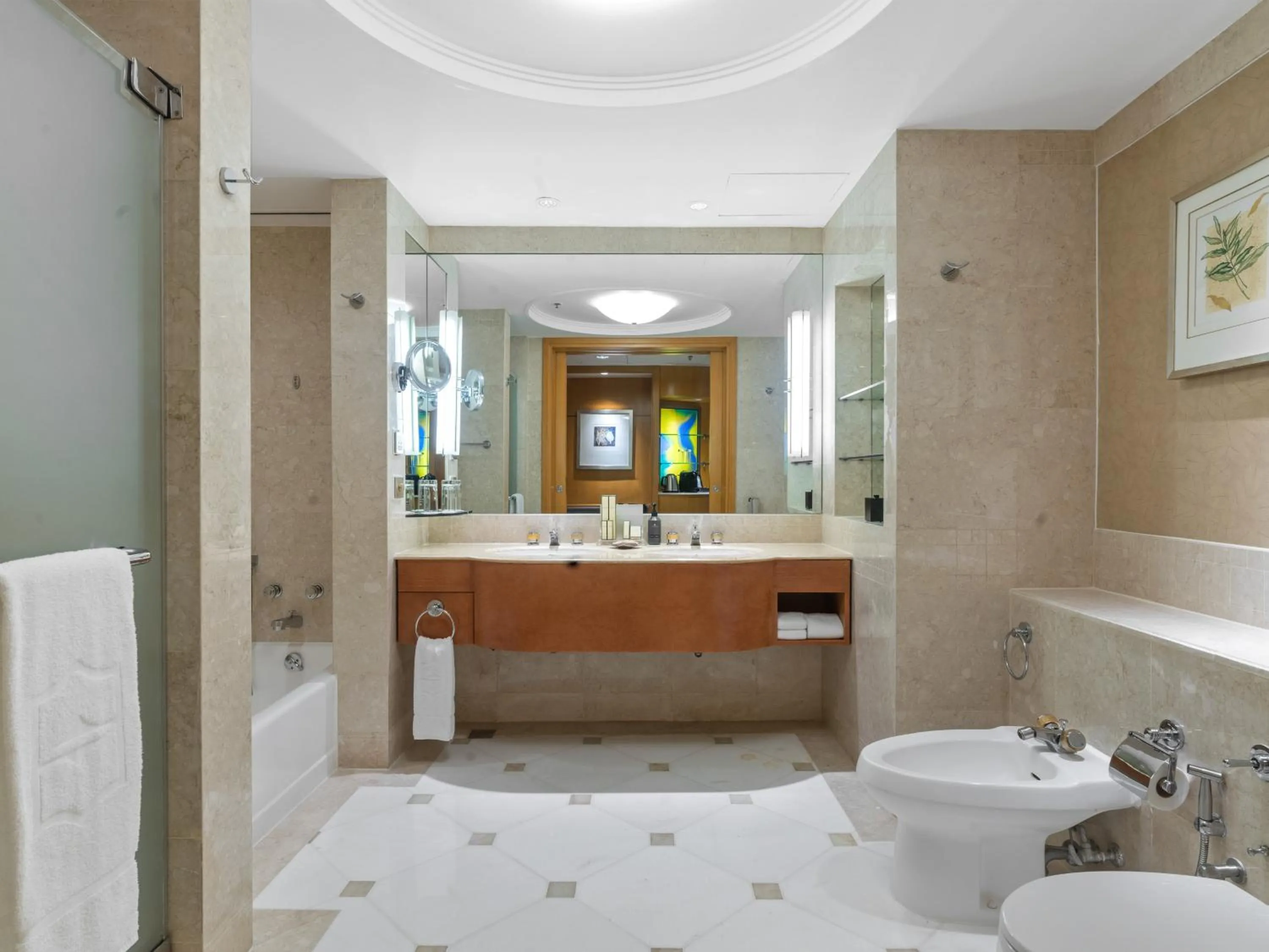 Bathroom in Makati Shangri-La, Manila